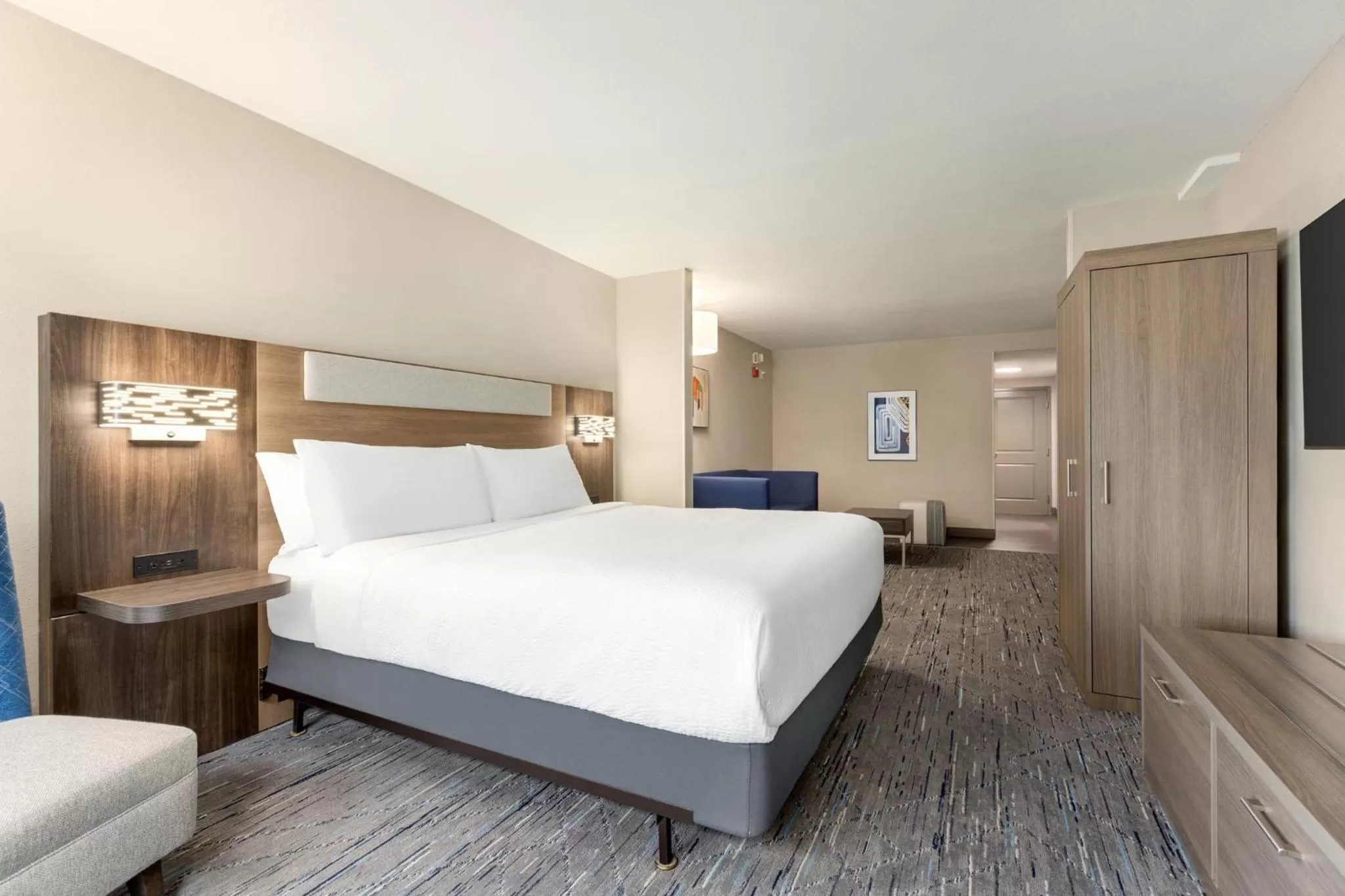 Photo of the whole room, Bed in Holiday Inn Express Hotel & Suites Fort Pierce West by IHG