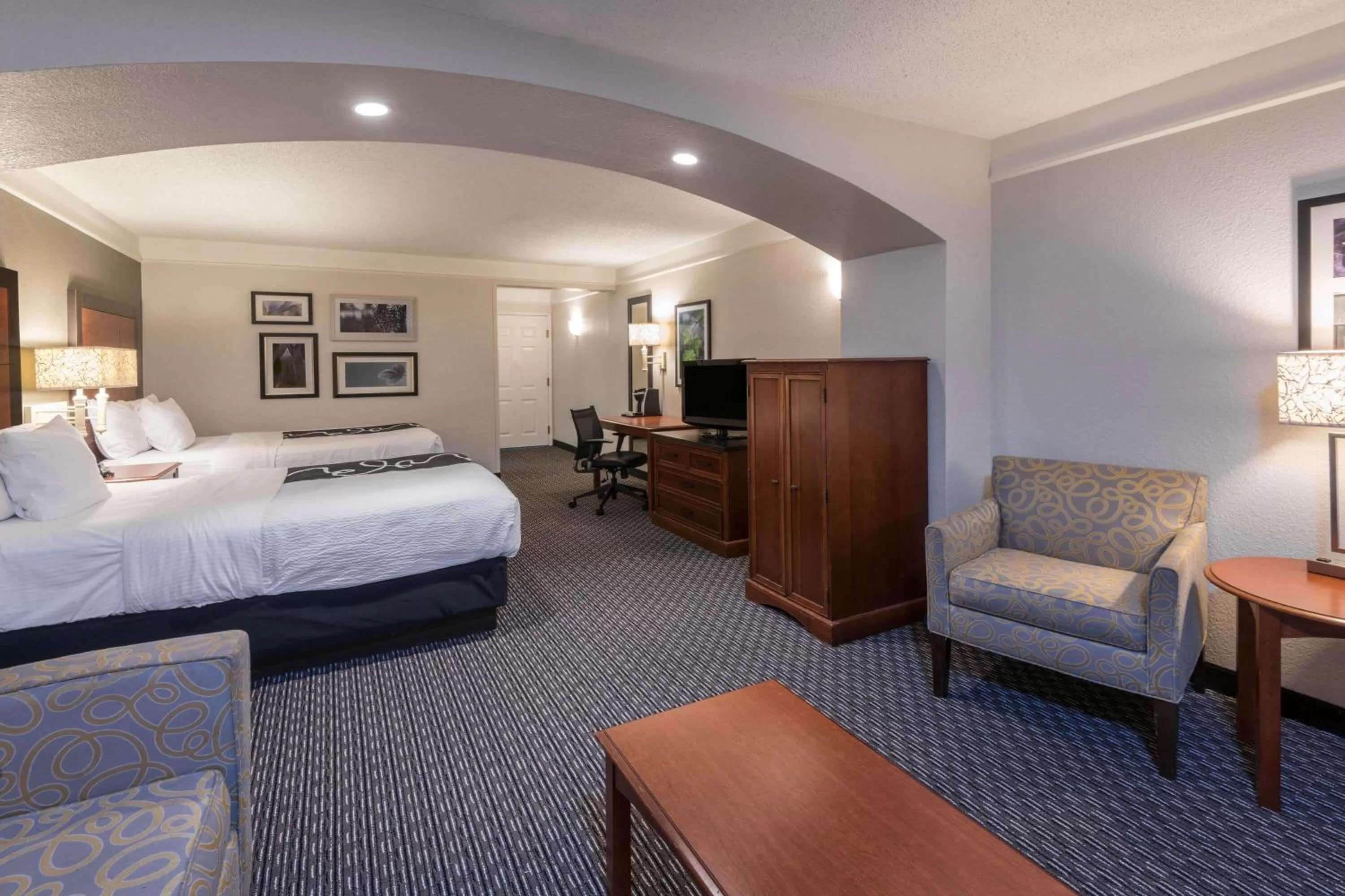 Photo of the whole room, Bed in La Quinta Inn & Suites by Wyndham San Antonio Riverwalk