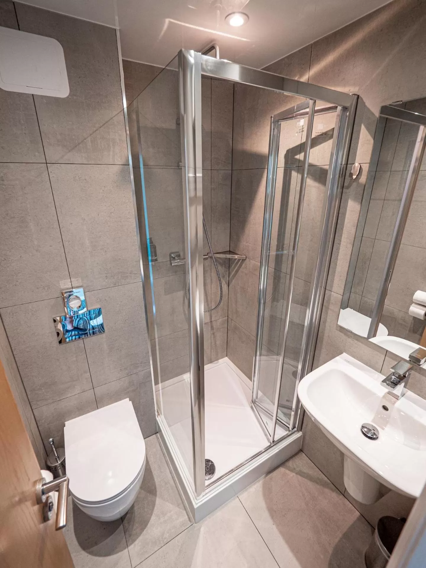 Bathroom in Maiden Oval