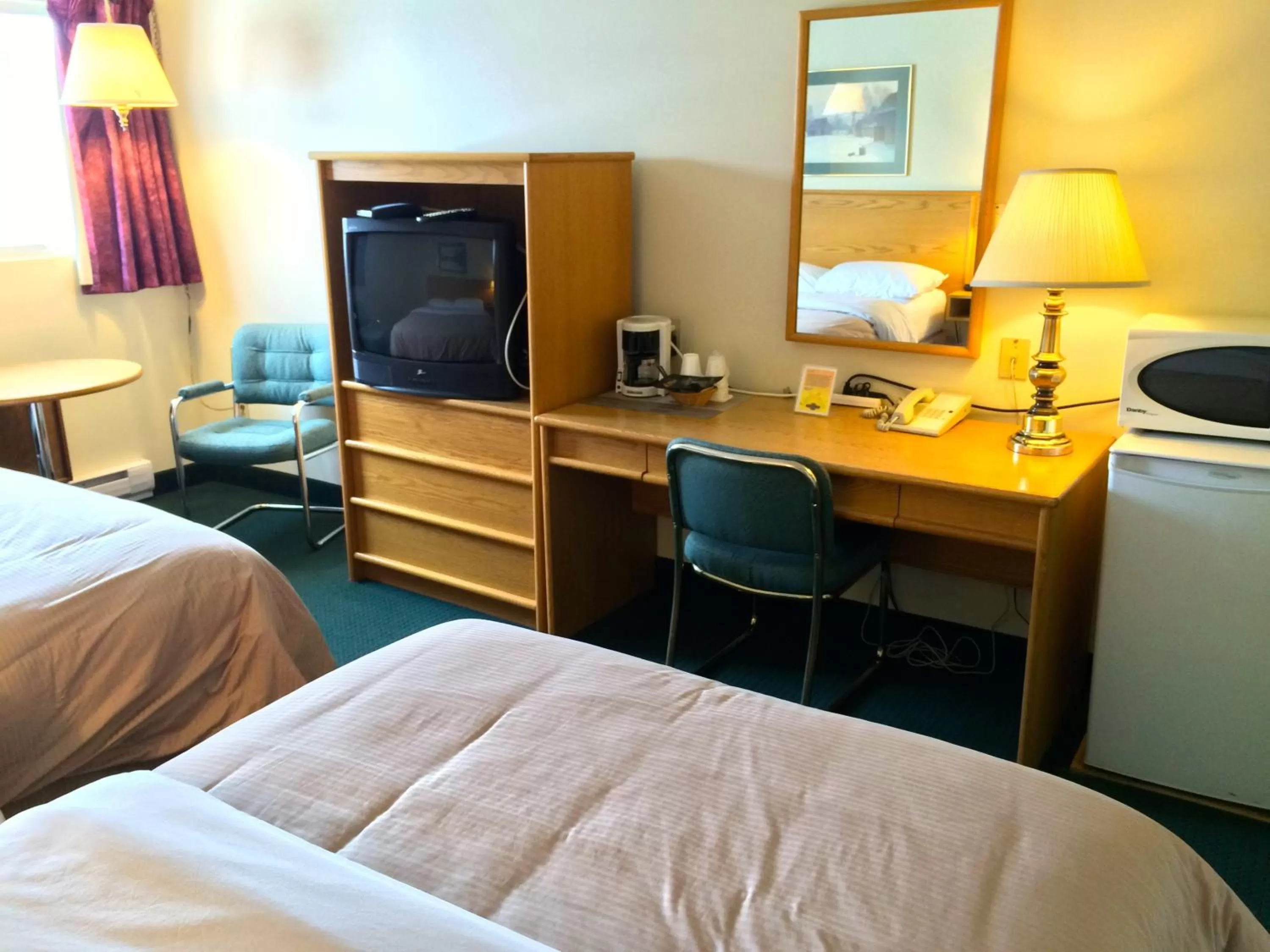 TV and multimedia, Bed in Colonial Inn