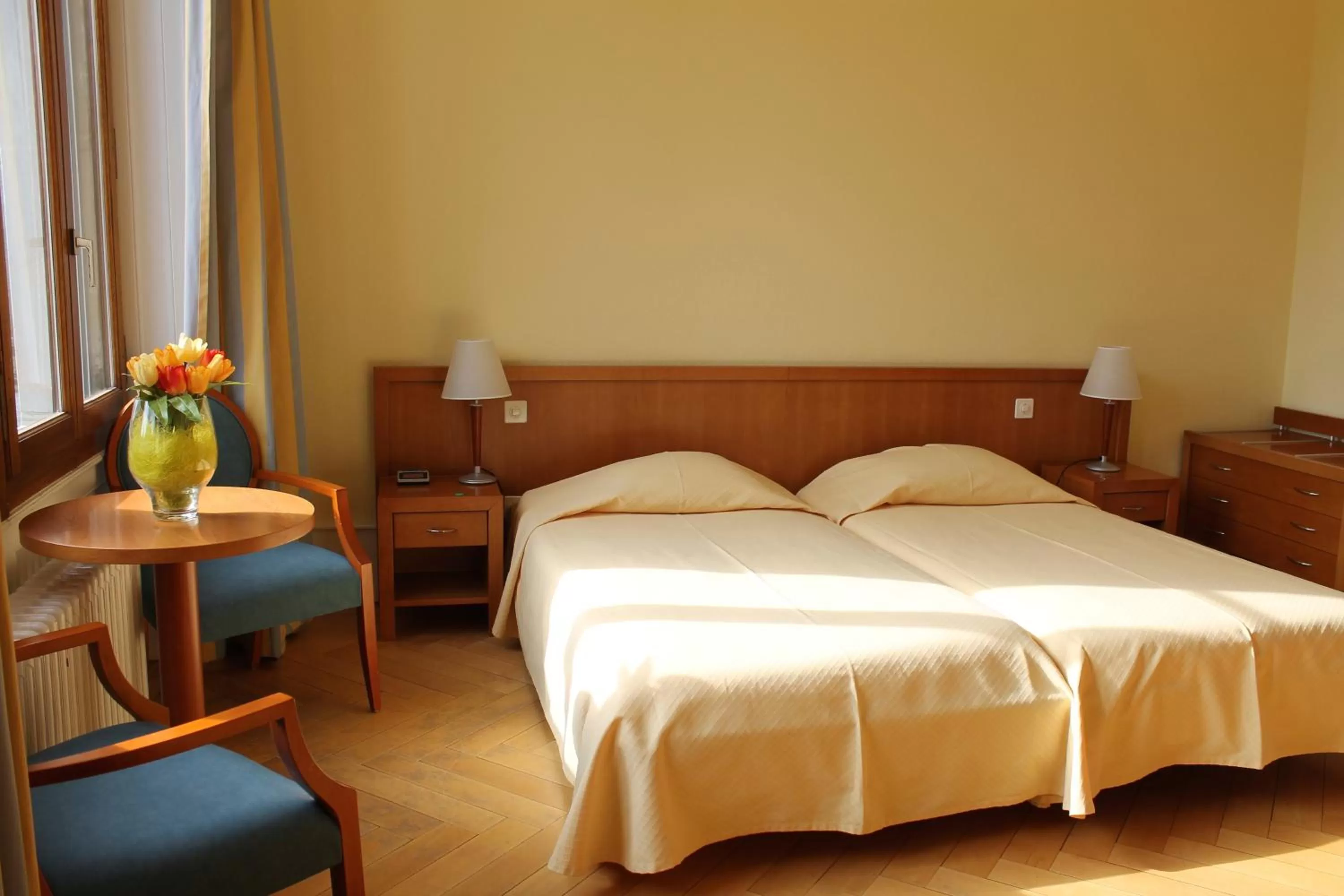 Photo of the whole room, Bed in Le Cénacle