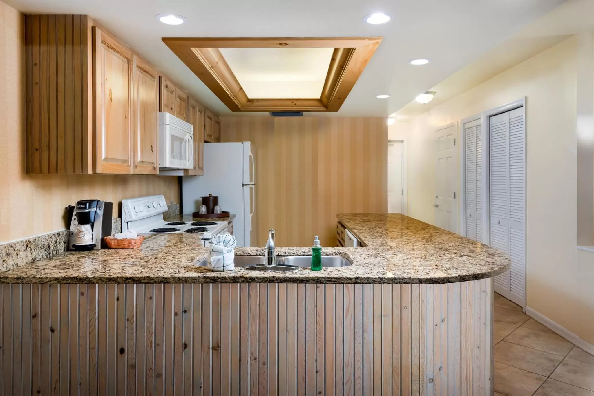 Photo of the whole room in Holiday Inn & Suites Clearwater Beach S-Harbourside