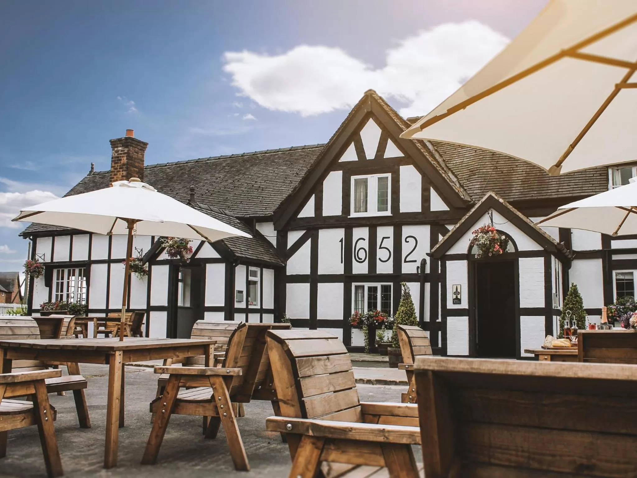 Restaurant/places to eat in White Lion Hotel