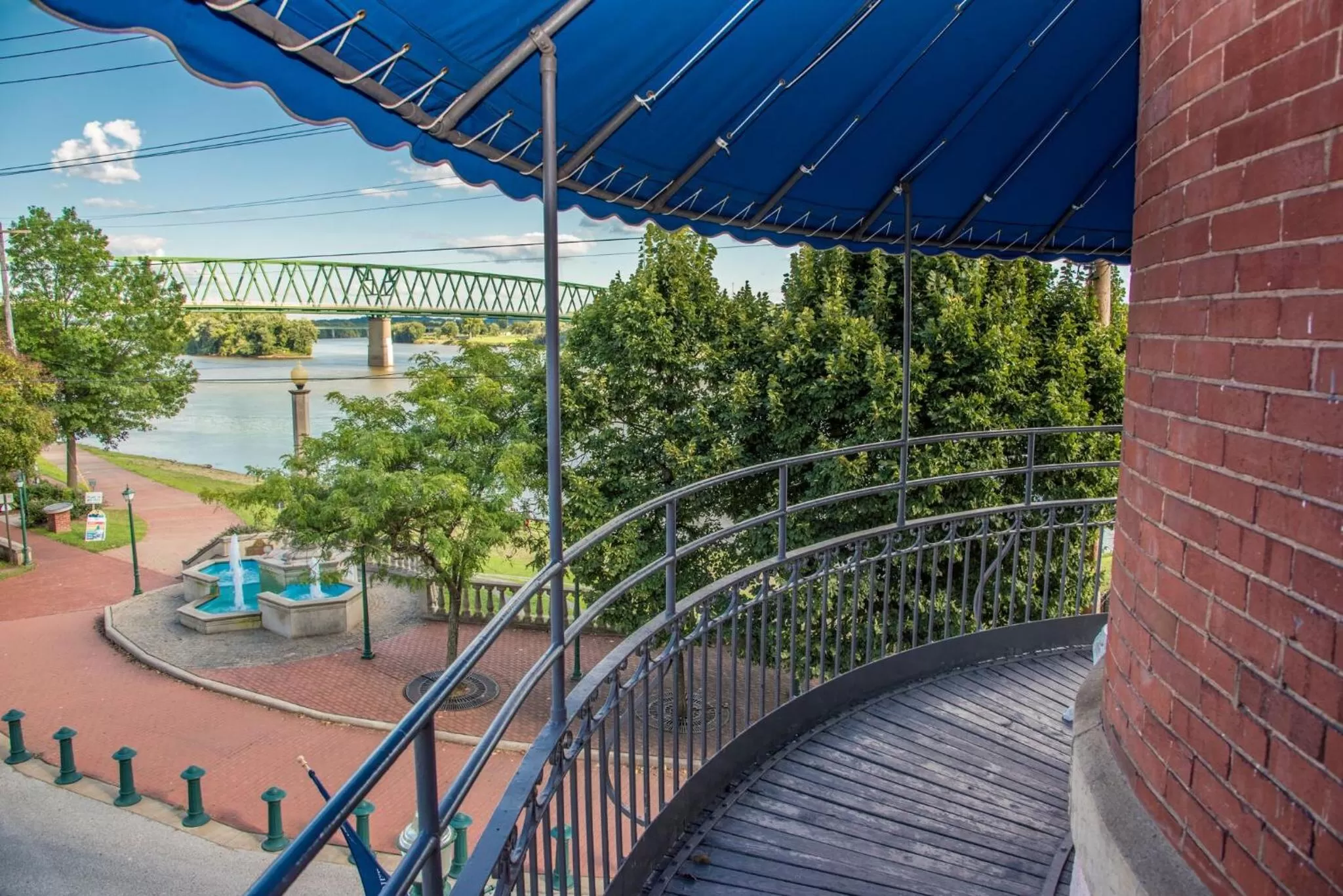 Day in Lafayette Hotel Marietta