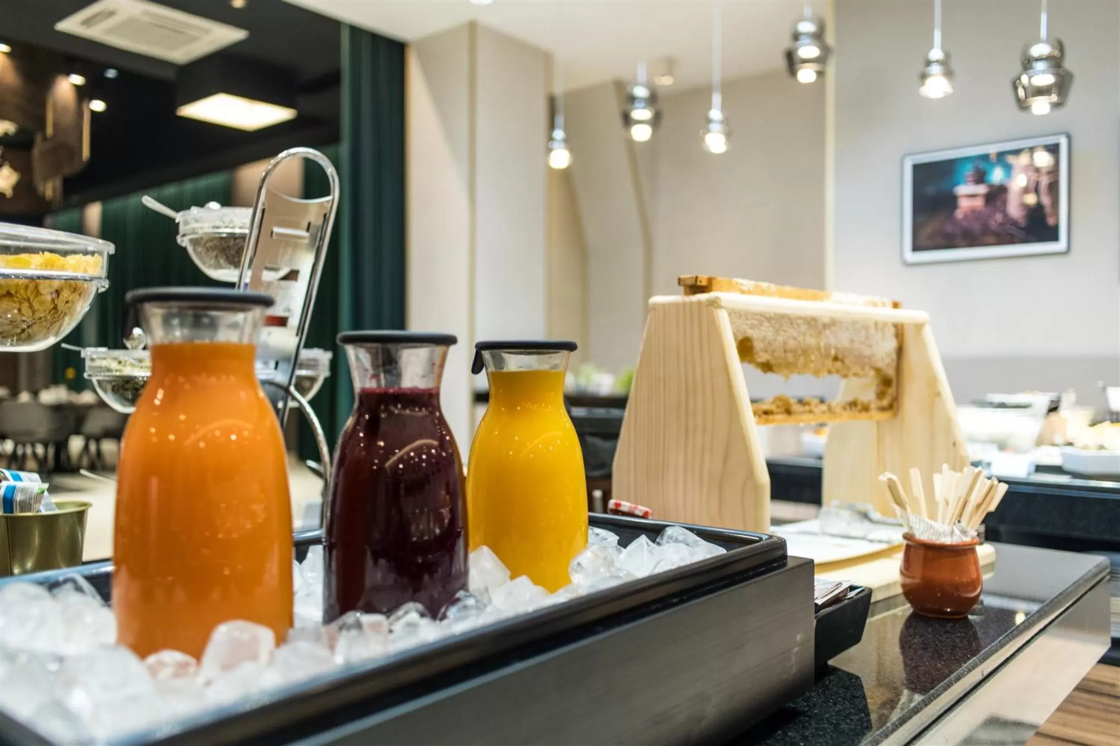 Restaurant/places to eat in Sky Blue Hotel & Spa