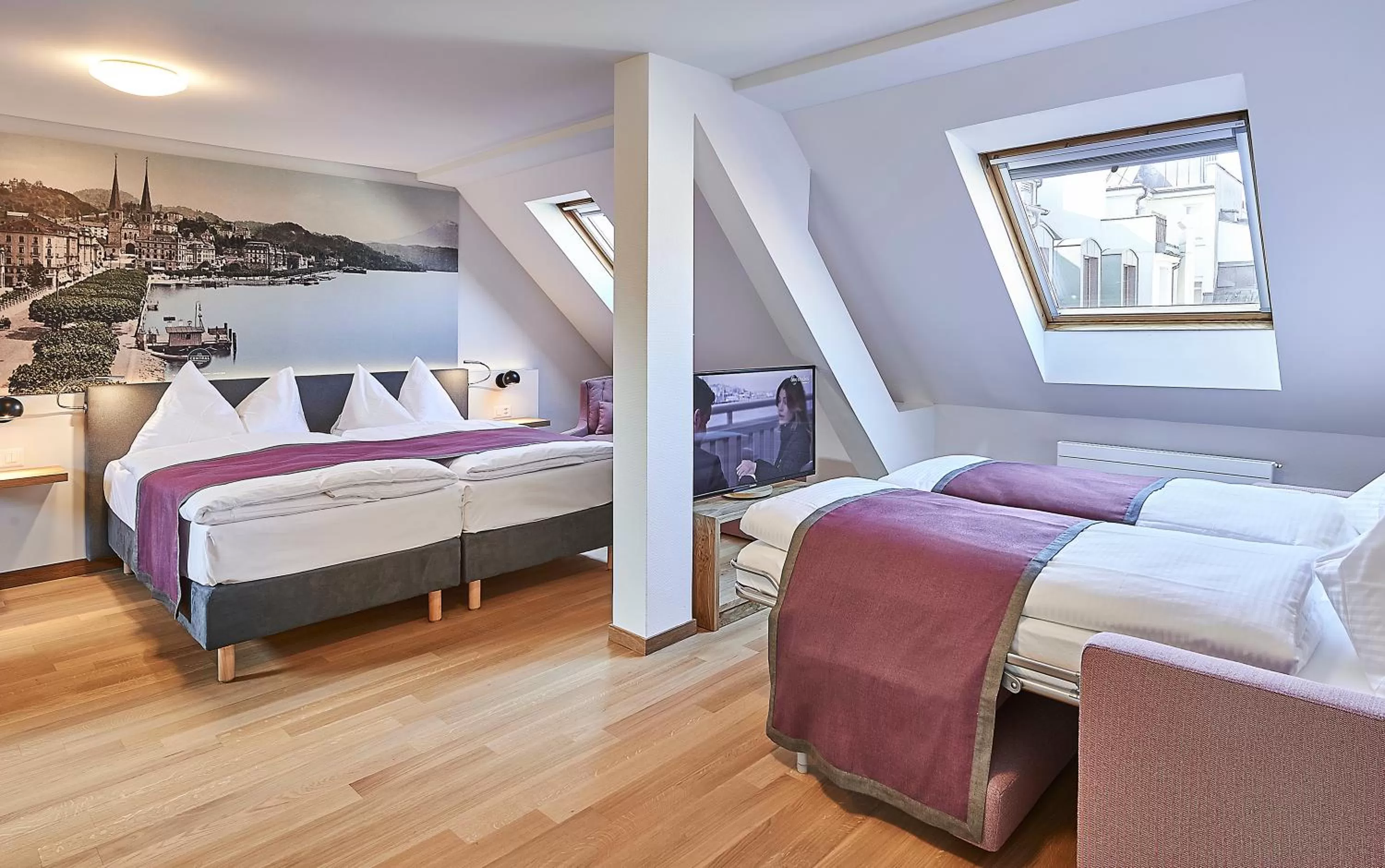 Photo of the whole room, Bed in Hotel Central Luzern