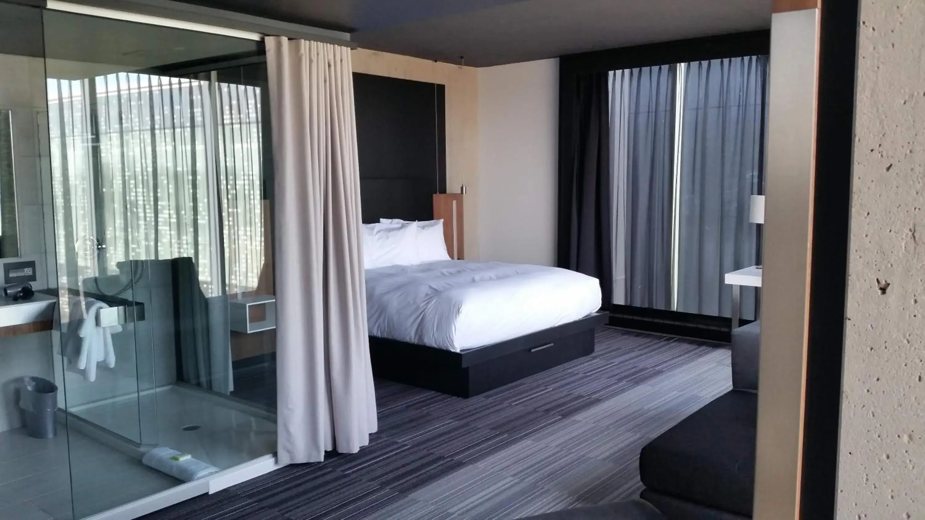 King Suite - single occupancy in Grand Times Hotel Drummondville King Suite - single occupancy in Grand Times Hotel Drummondville