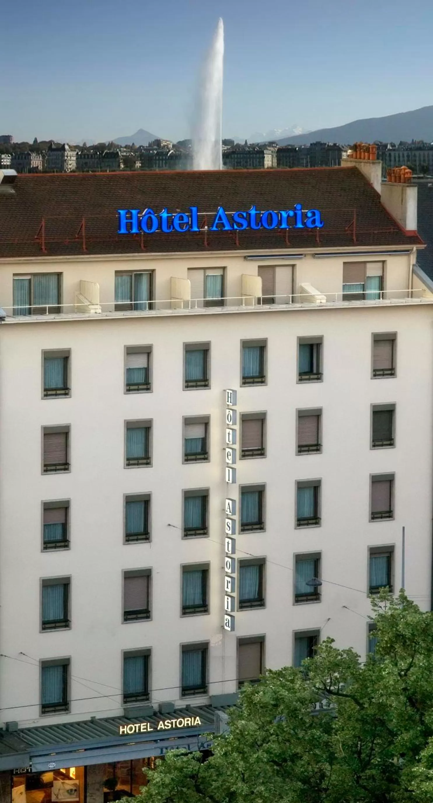 Property building in Hôtel Astoria