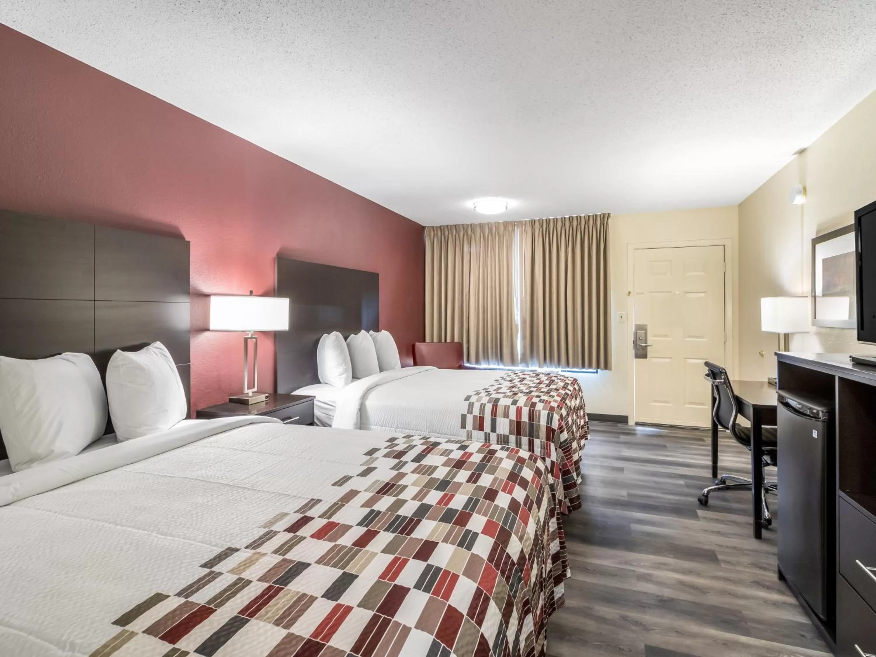 Photo of the whole room, Bed in Red Roof Inn Dandridge