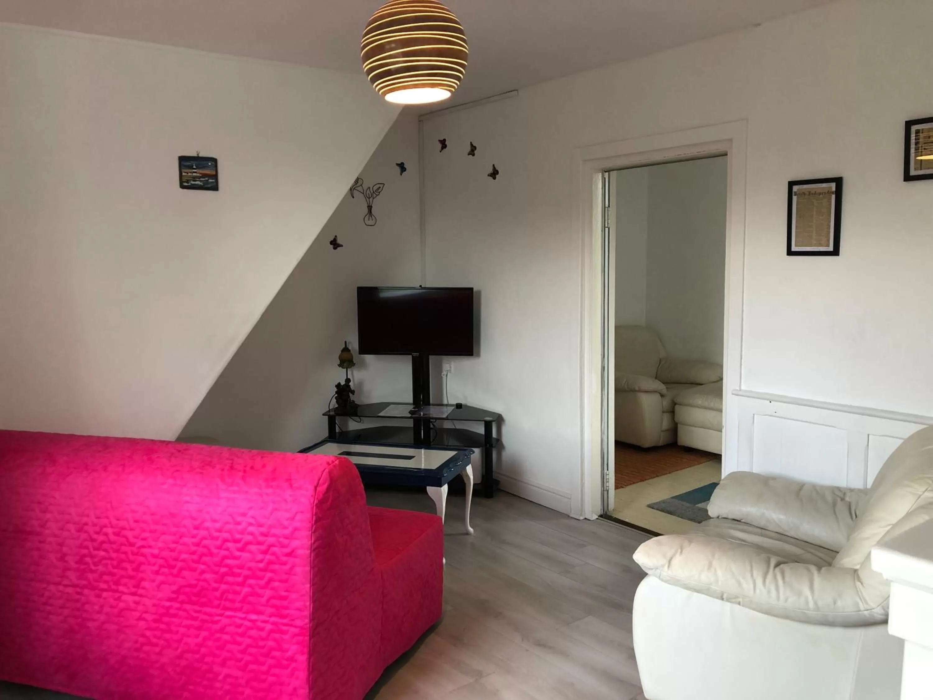 Communal lounge/ TV room, Seating Area in 5-star B&B and Historical Cottage "Mon Petit Cottage"