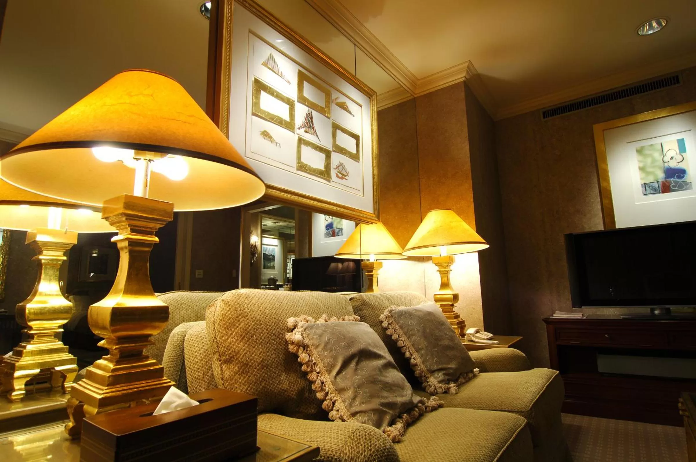 Living room in Yokohama Royal Park Hotel