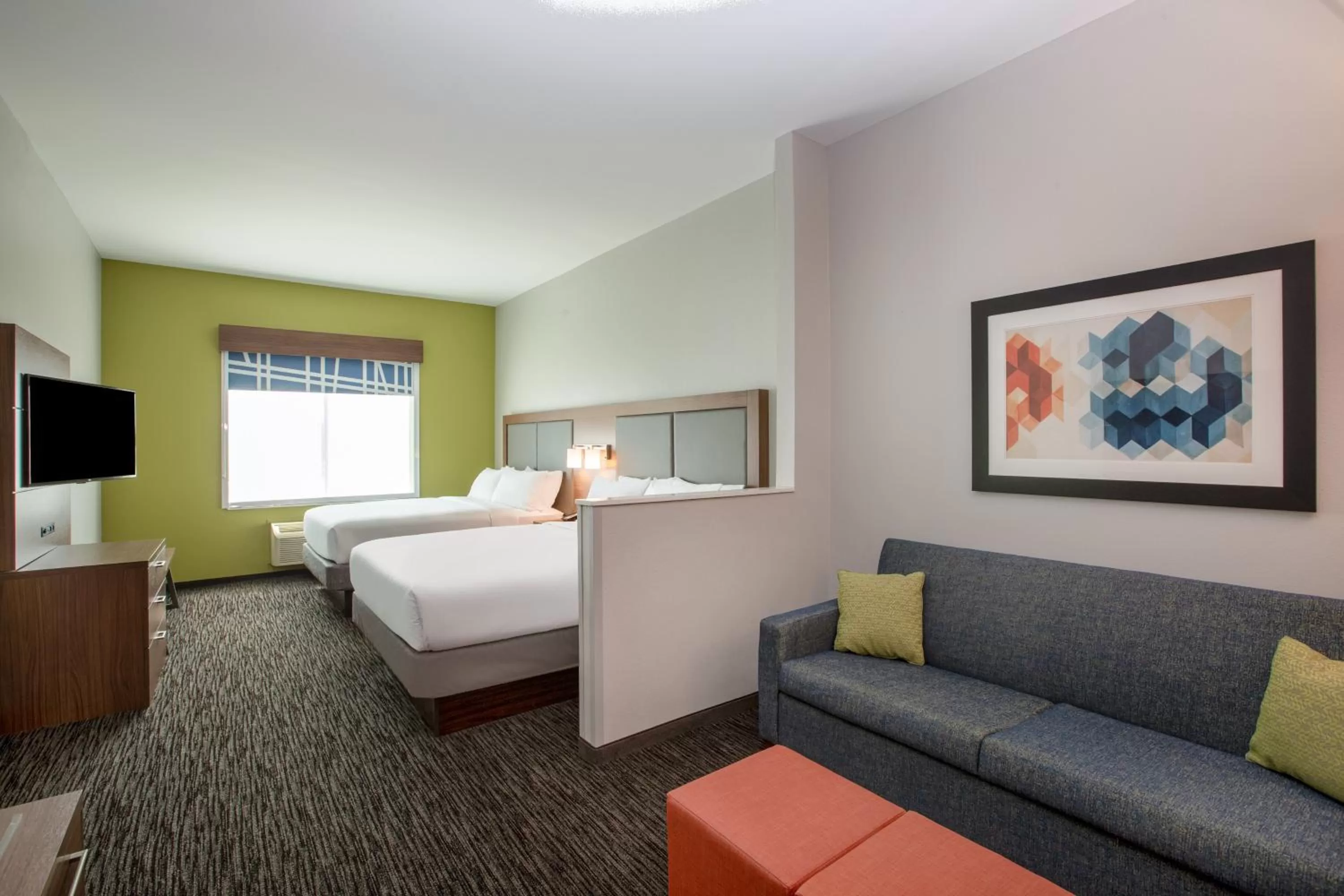 Photo of the whole room, Bed in Holiday Inn Express Hotel & Suites Columbus by IHG