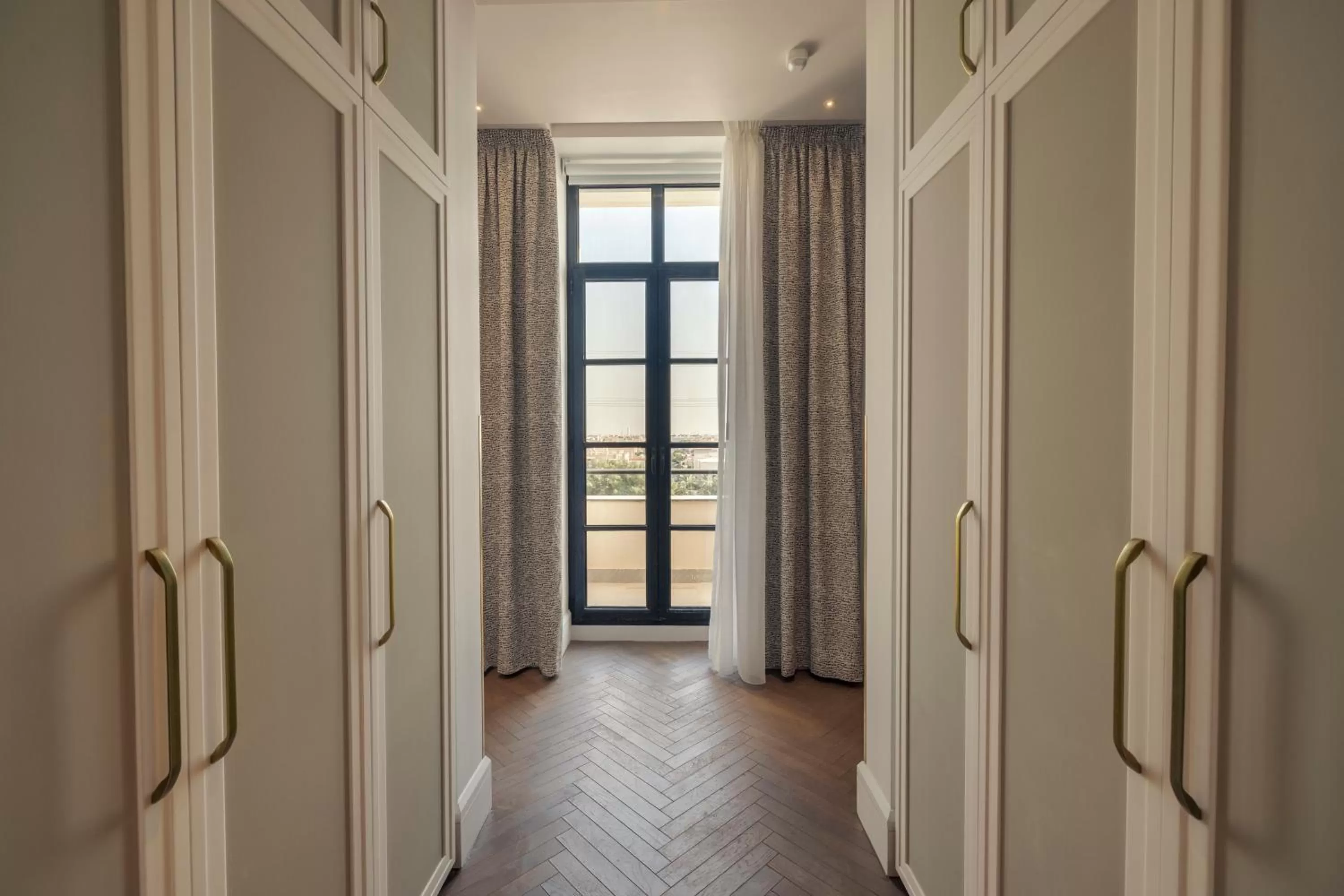 Balcony/Terrace, Bed in Mansard Riyadh, a Radisson Collection Hotel