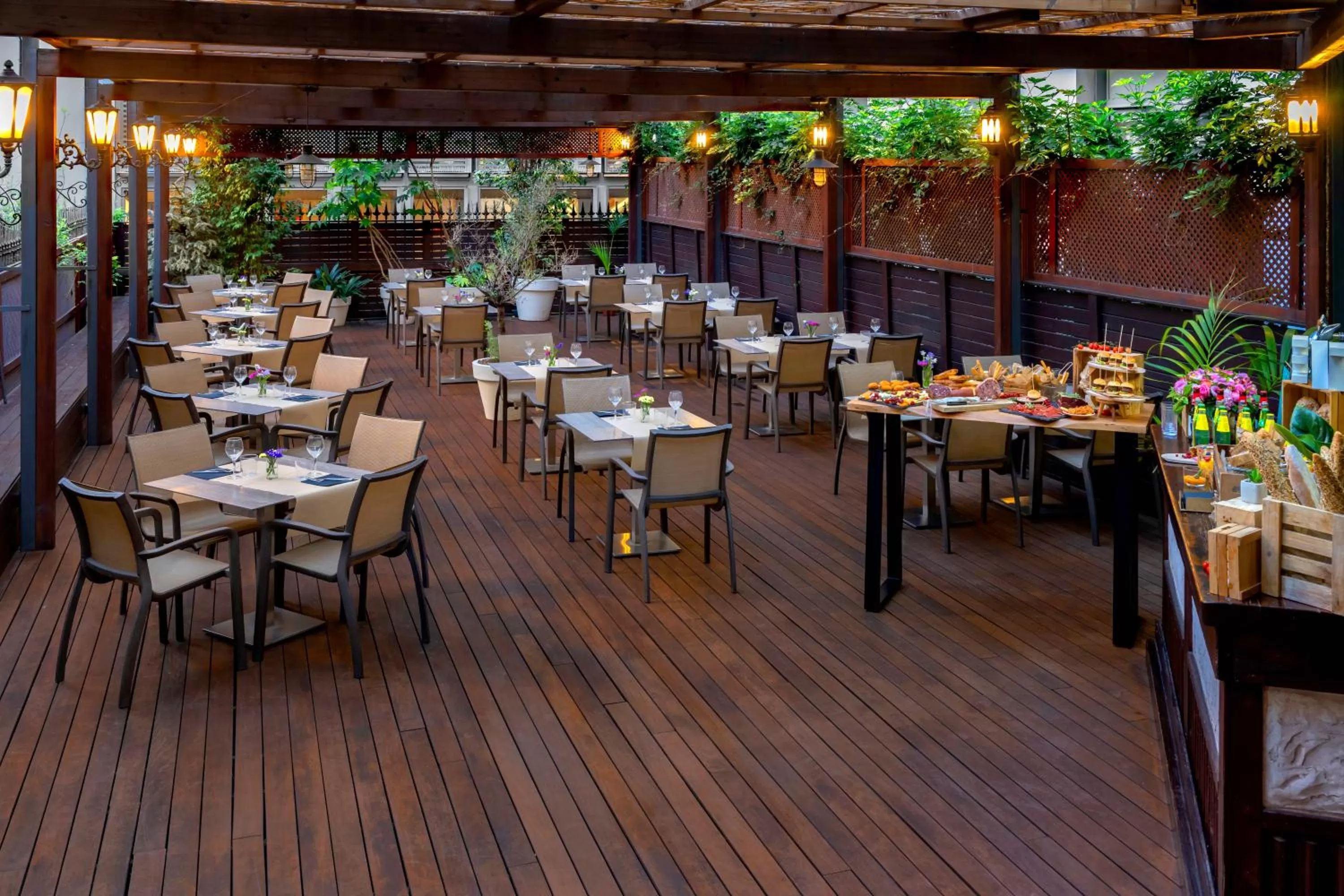 Restaurant/places to eat in Hotel SERHS Rivoli Rambla