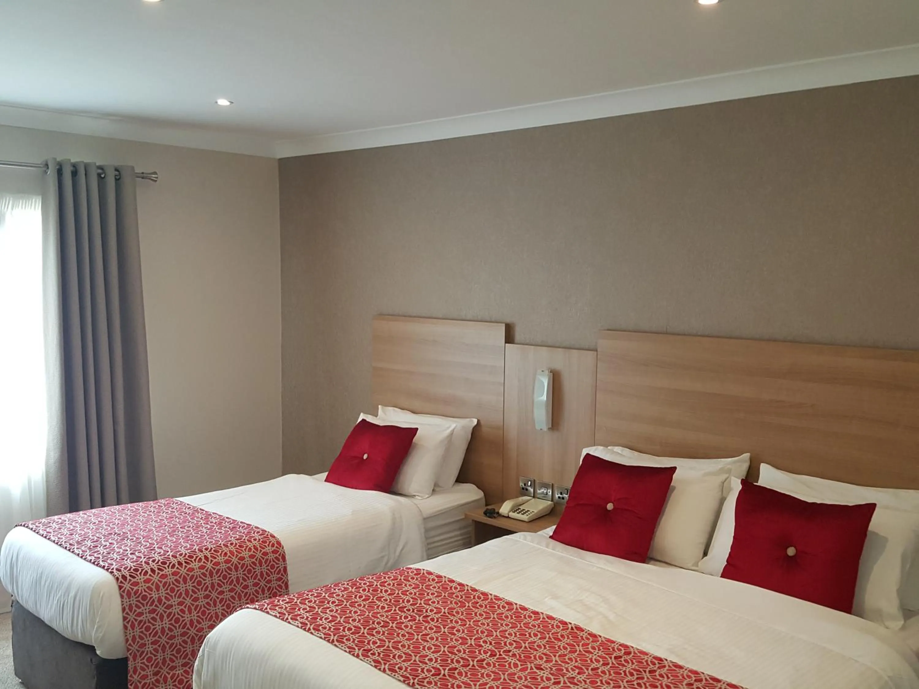 Bedroom, Bed in The Lodge Hotel