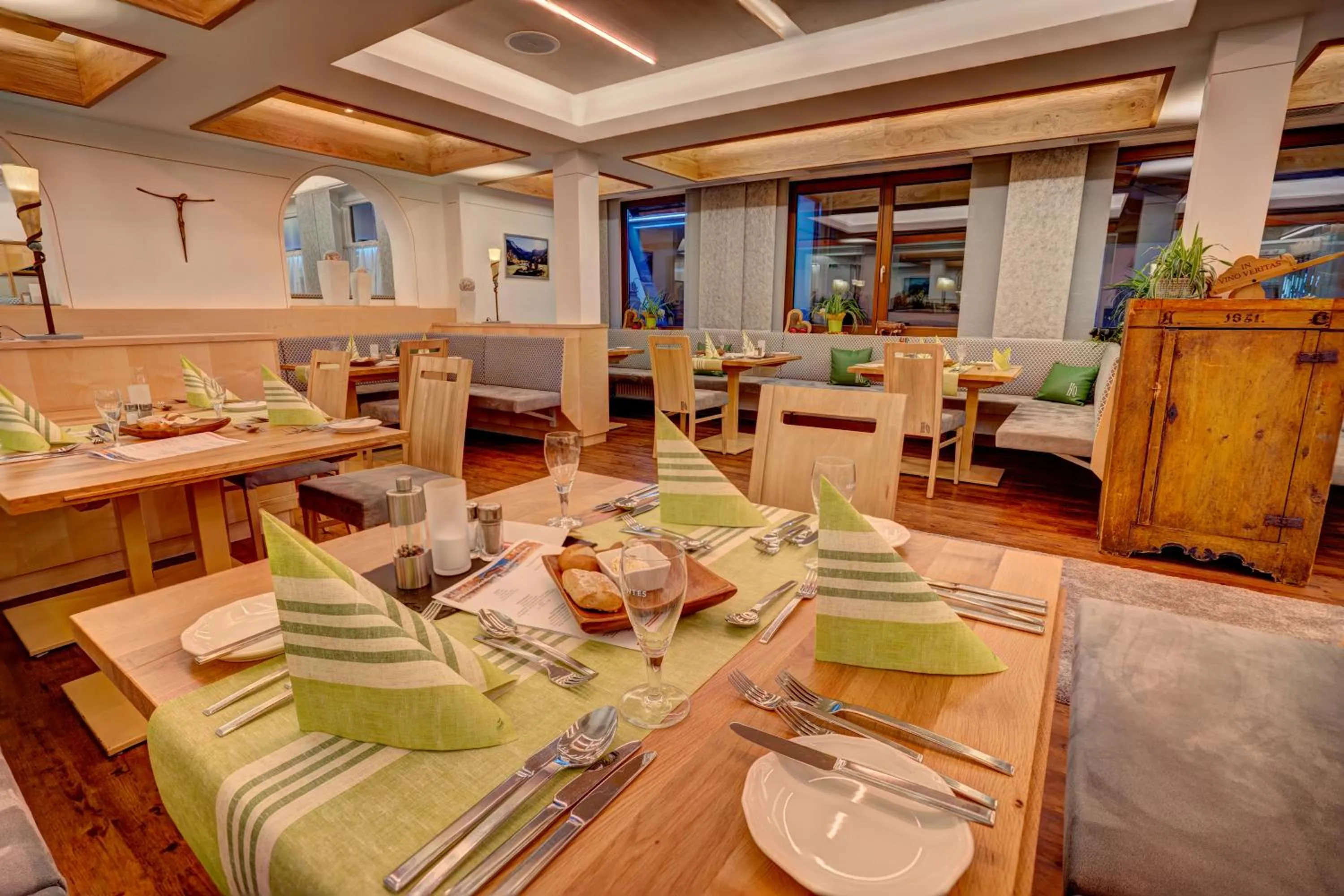 Restaurant/places to eat in Alpenbad Hotel Hohenhaus