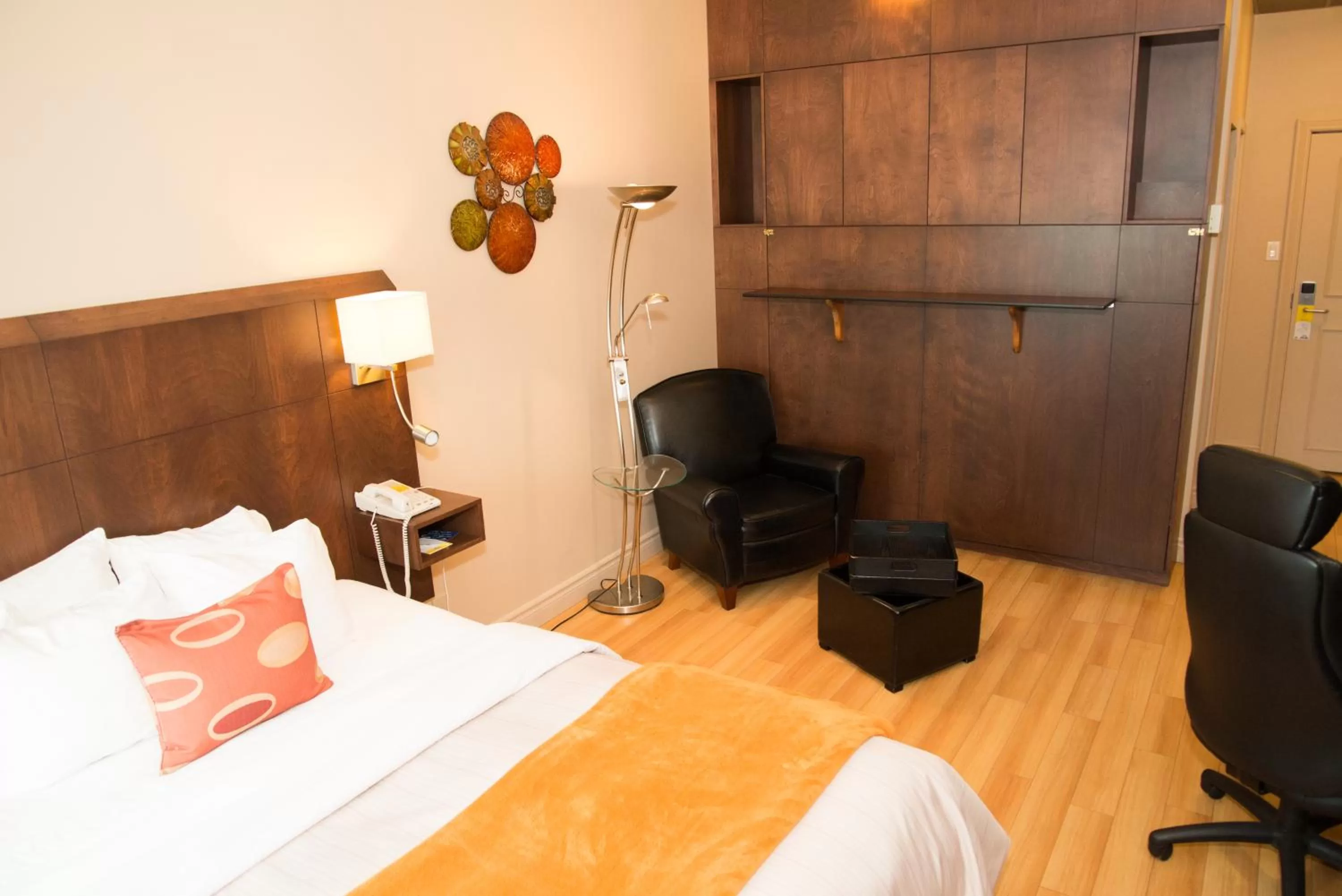 Bed in Days Inn by Wyndham Berthierville