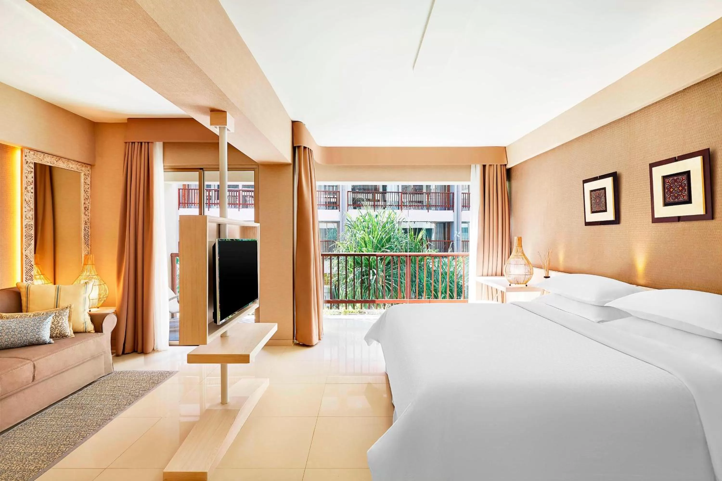 Photo of the whole room, Bed in Four Points by Sheraton Bali, Kuta