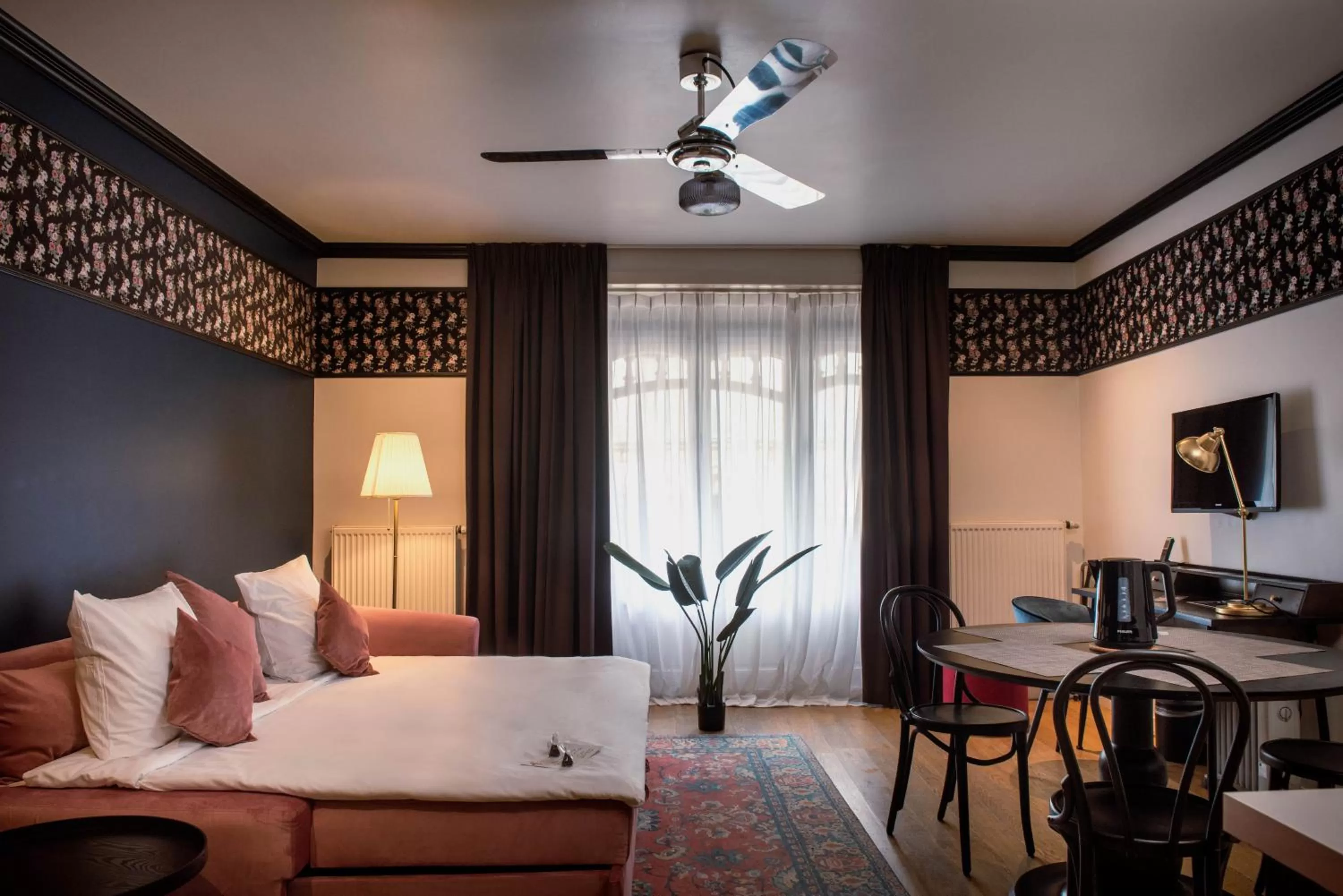 Bedroom, Bed in Craves