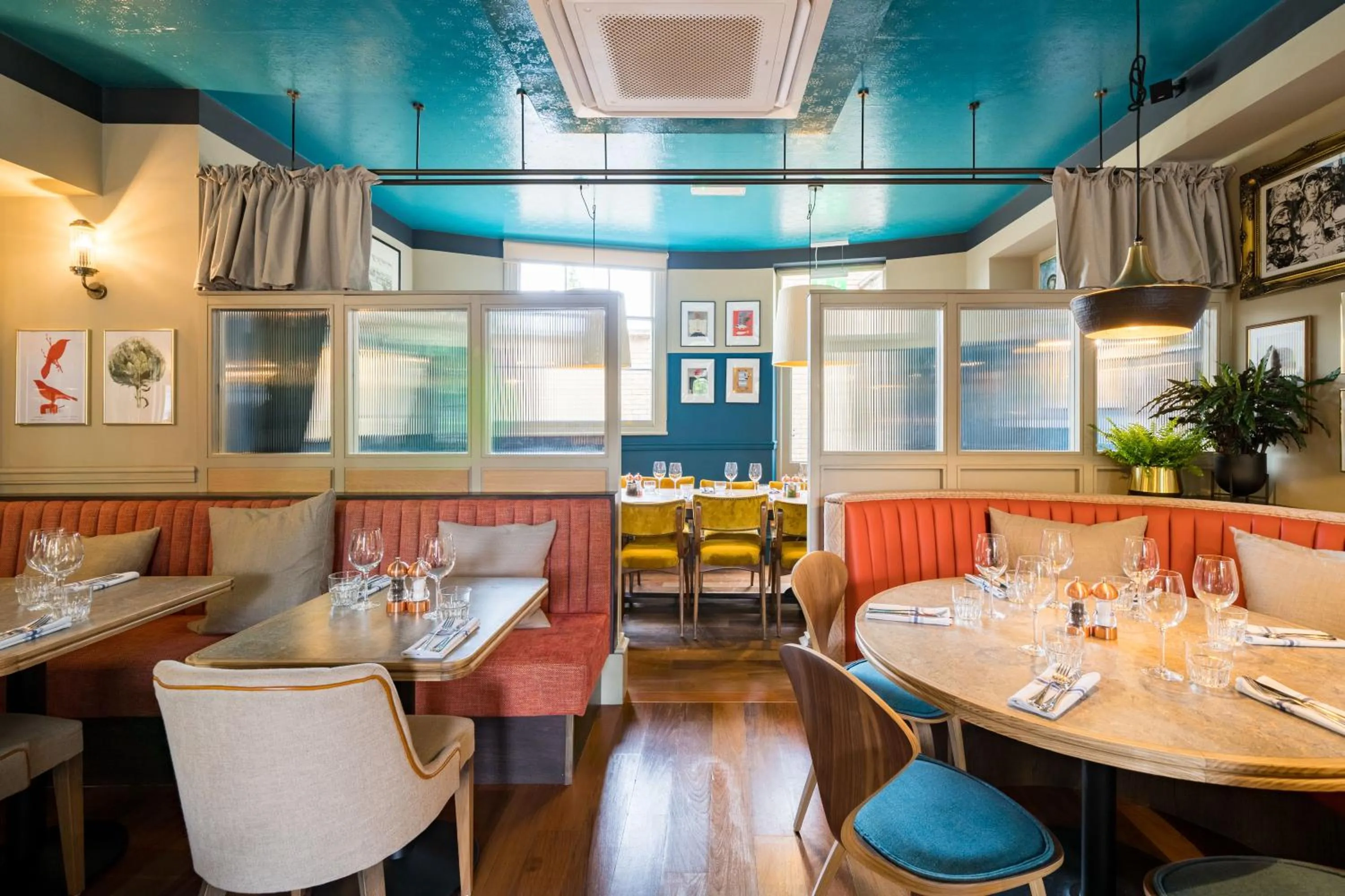 Restaurant/places to eat in Aragon House