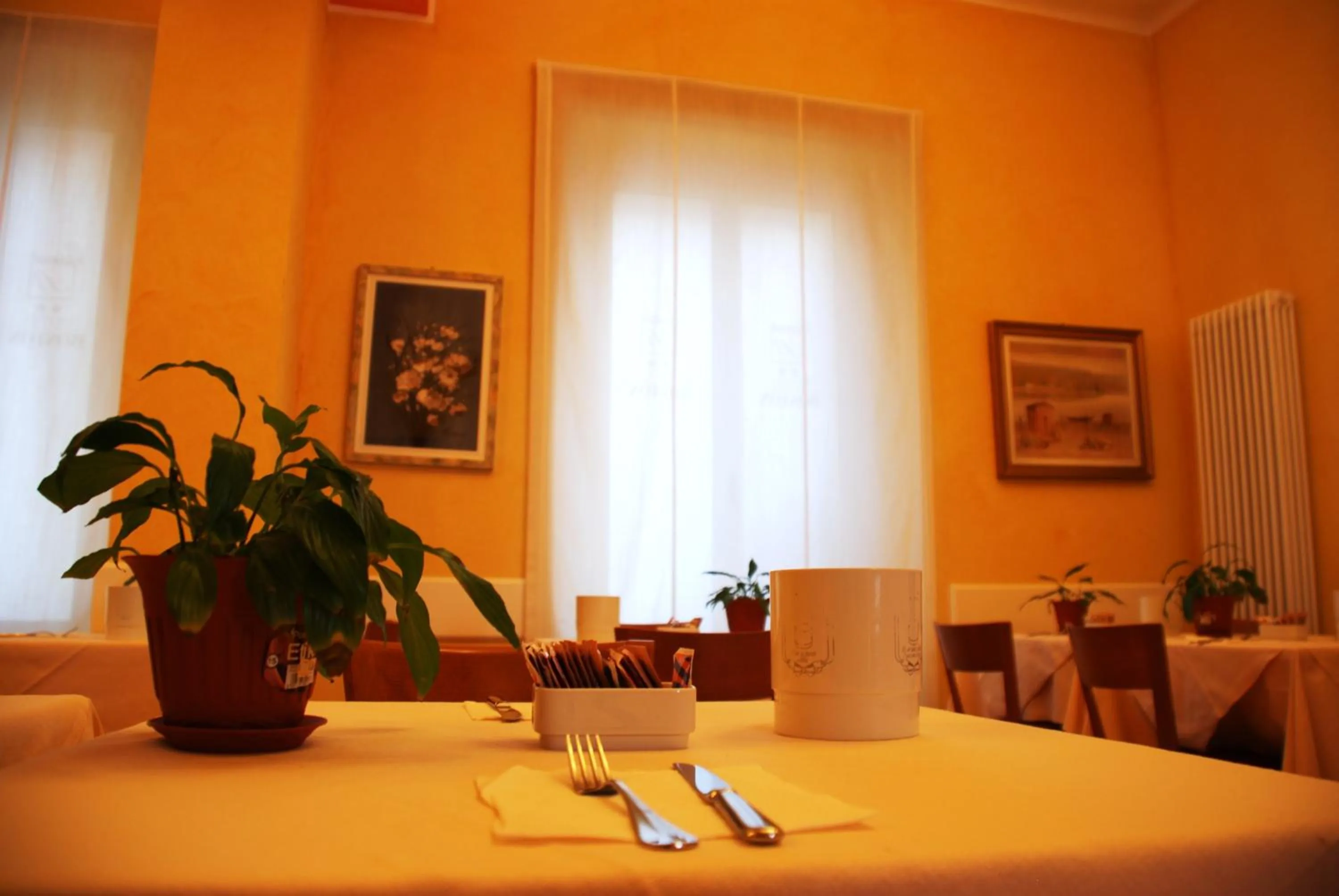 Restaurant/places to eat in Hotel Boston