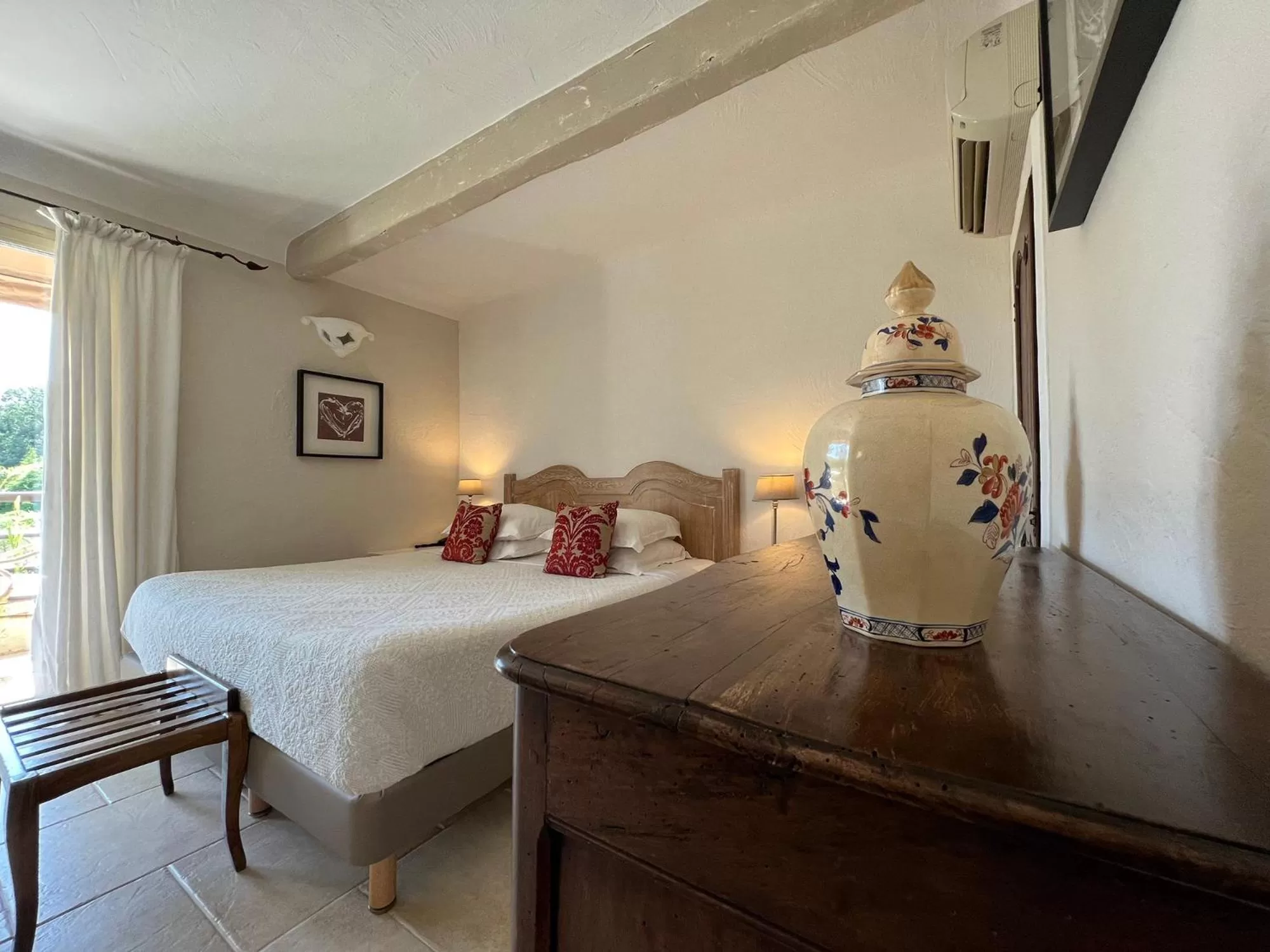 Bedroom, Bed in Hotel Les Messugues