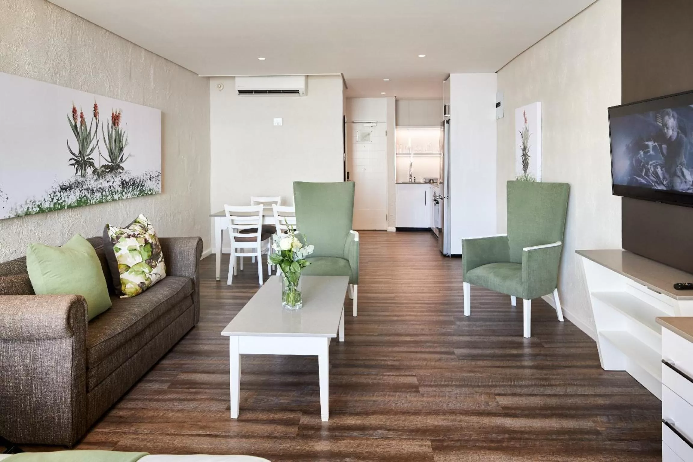 TV and multimedia in First Group Breakers Resort - Official