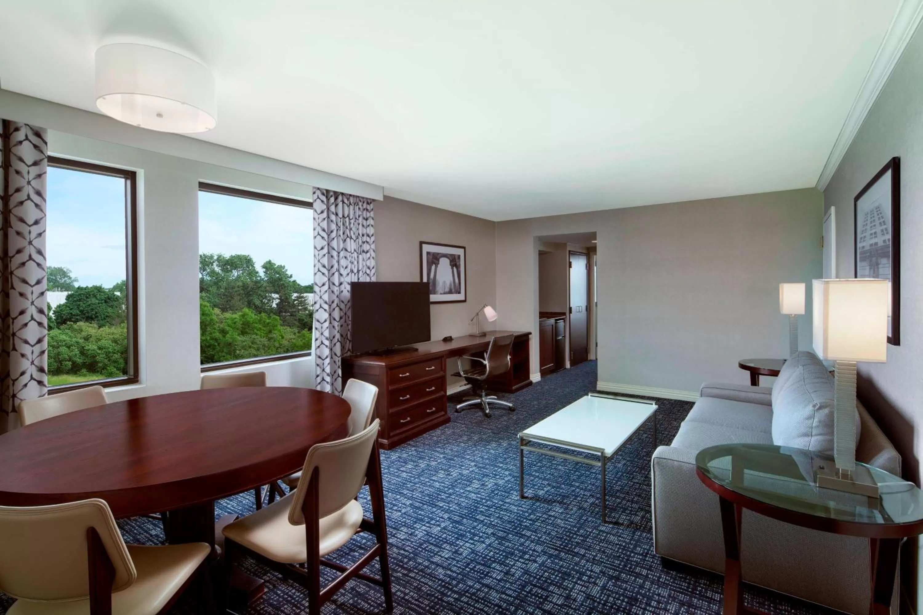 Photo of the whole room in Sheraton Suites Philadelphia Airport