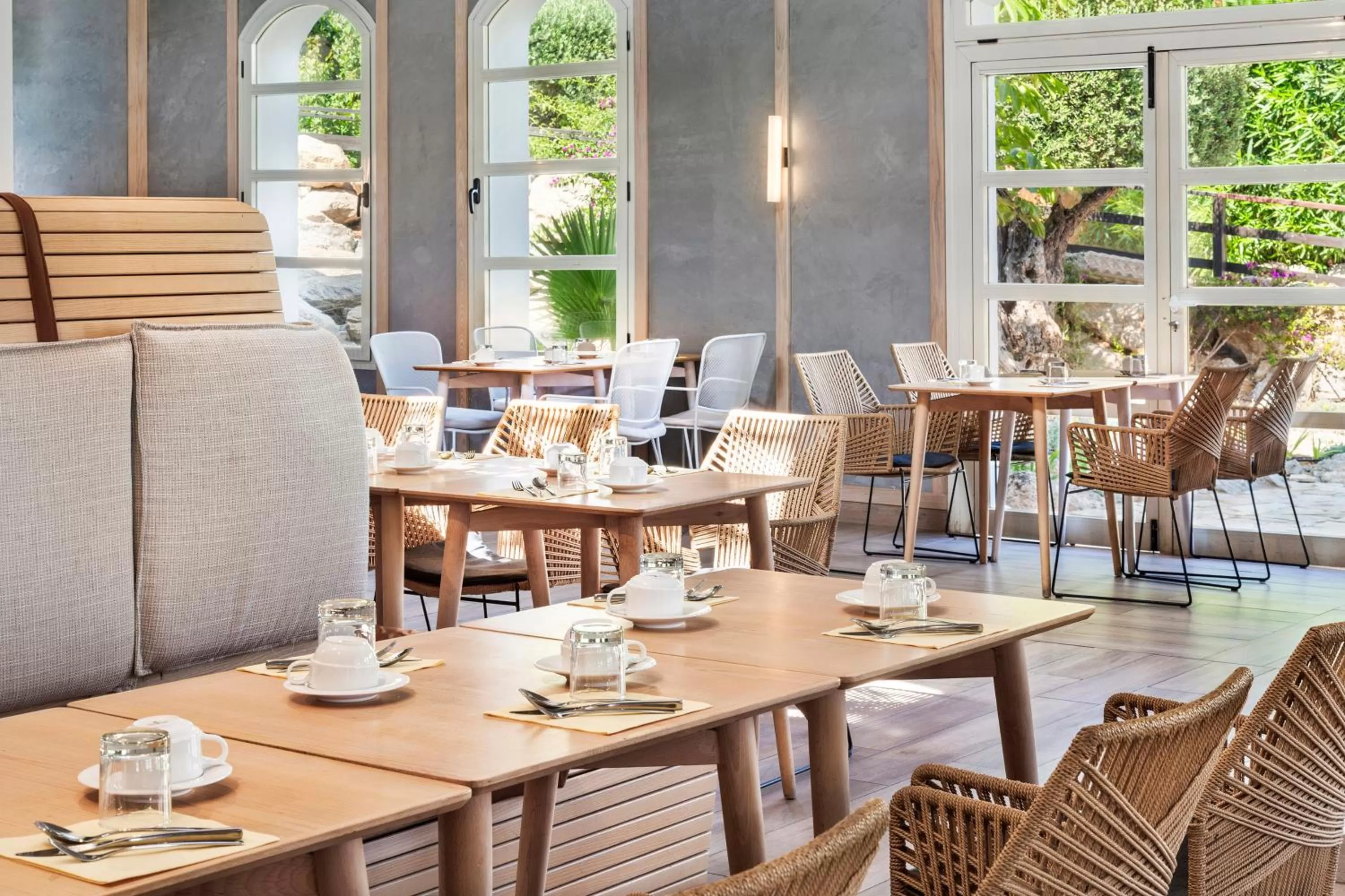 Restaurant/places to eat in Melia Villaitana