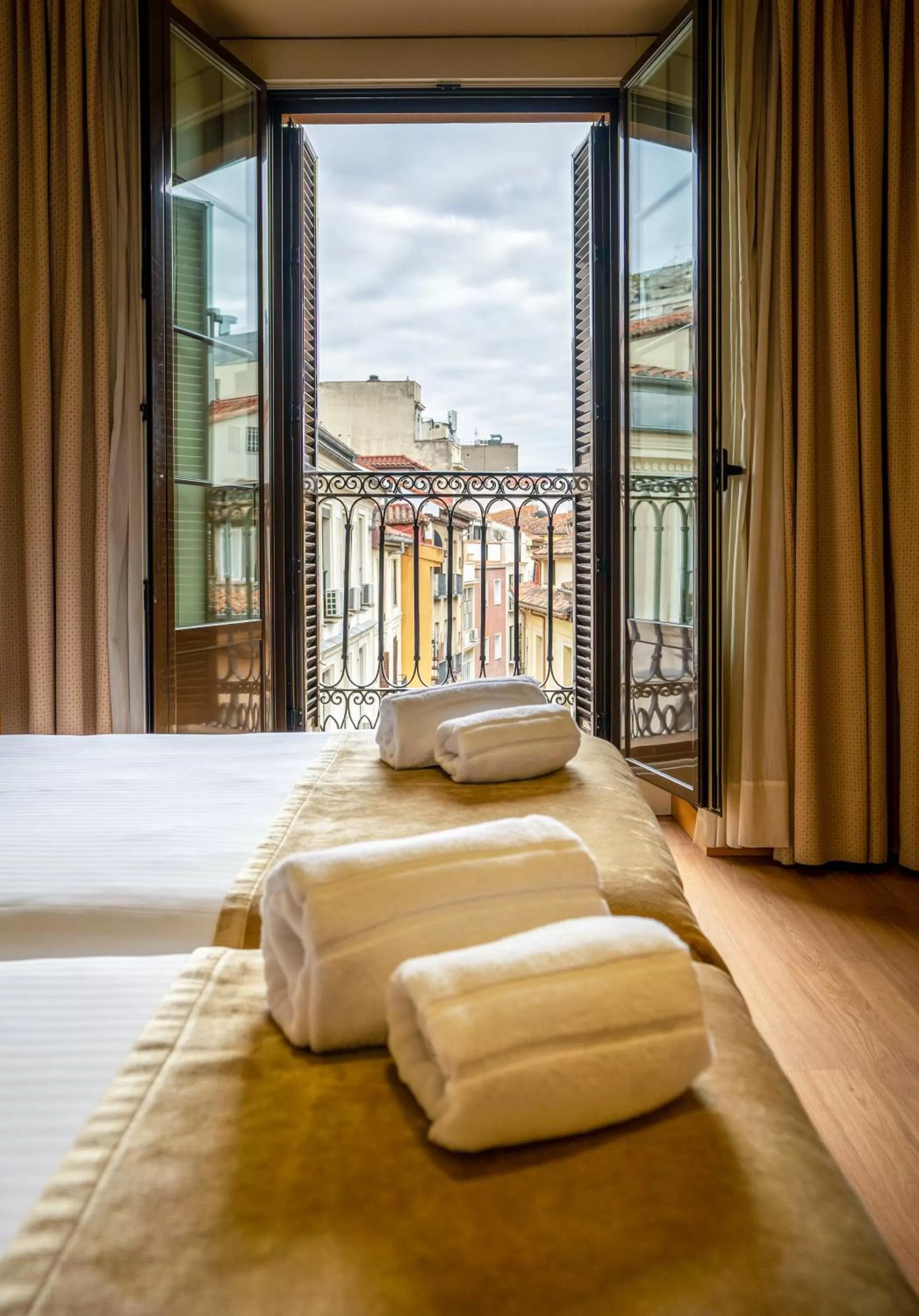 City view, Bed in Victoria 4 Puerta del Sol