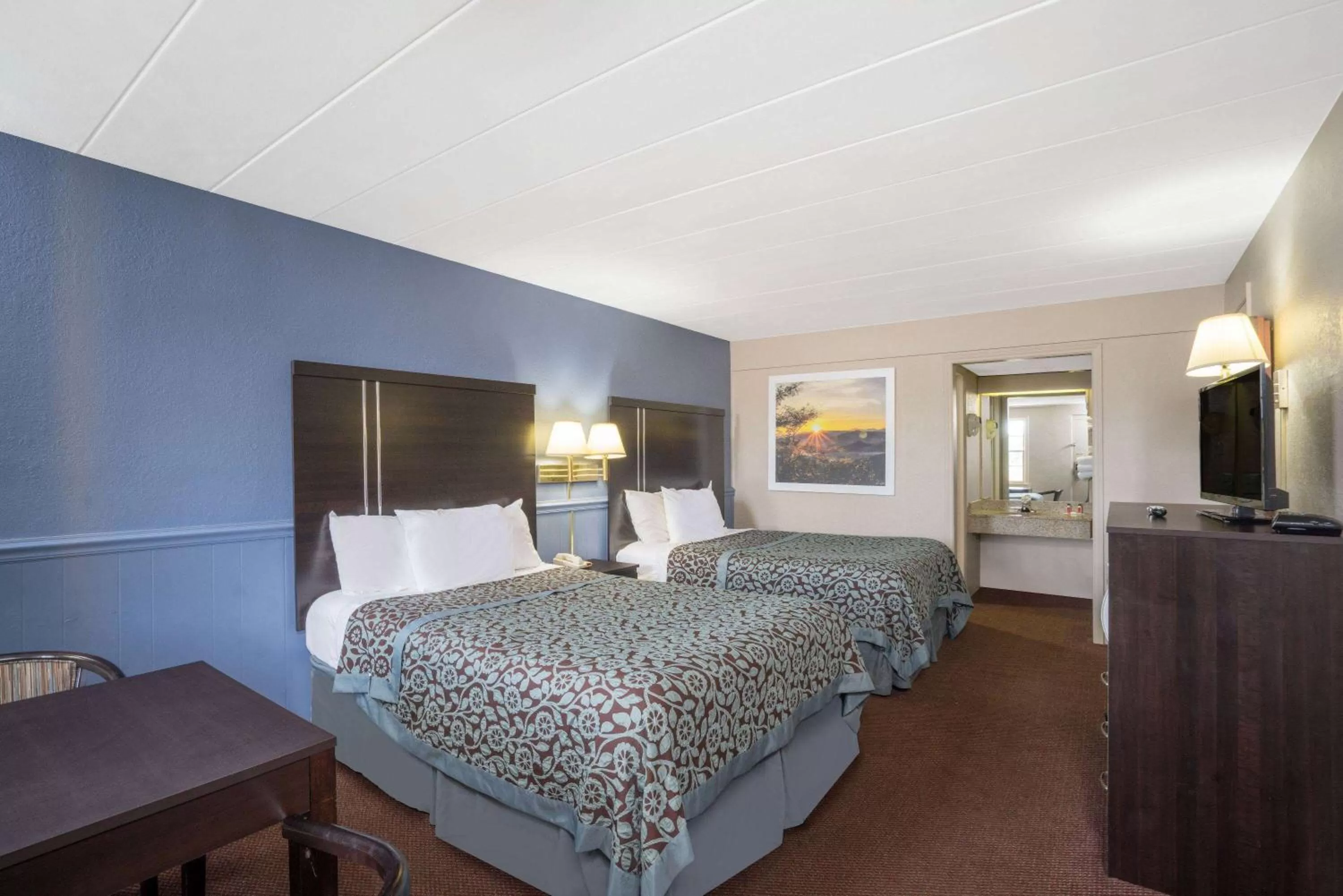 Photo of the whole room, Bed in Days Inn by Wyndham Lincolnton