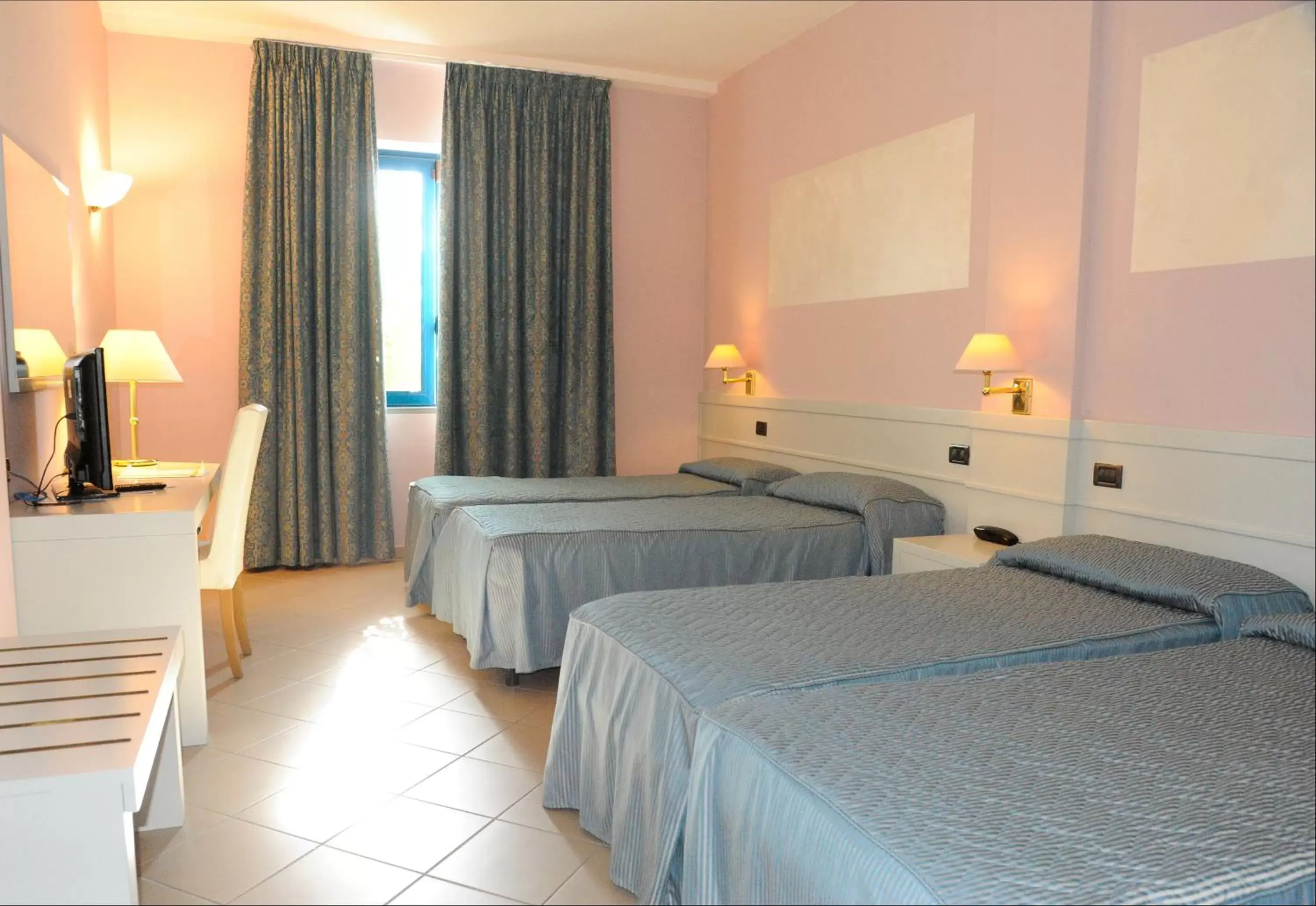 Family Room in Euro Hotel Family Room in Euro Hotel