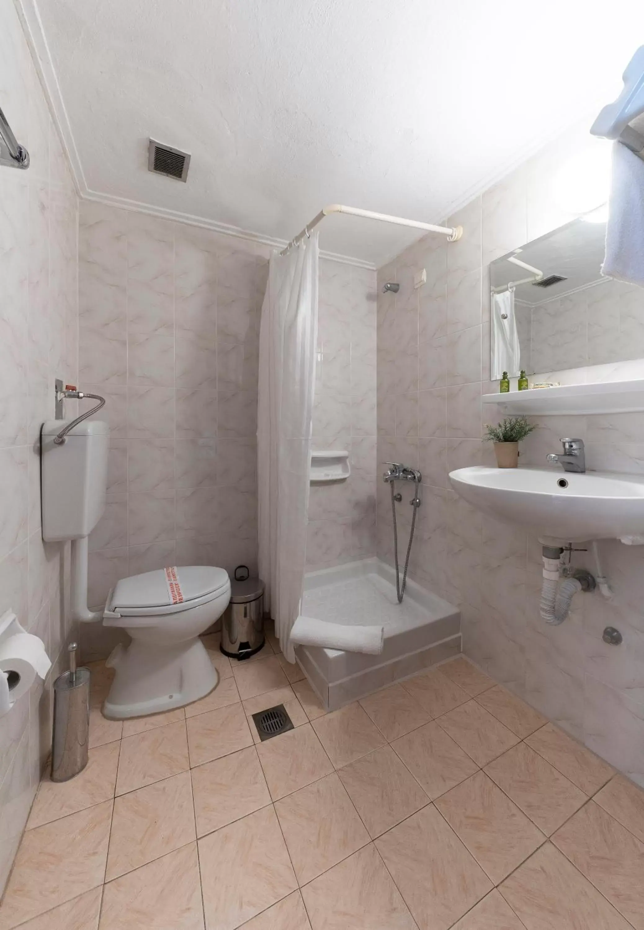 Budget Double or Twin Room in Esperia Hotel Budget Double or Twin Room in Esperia Hotel