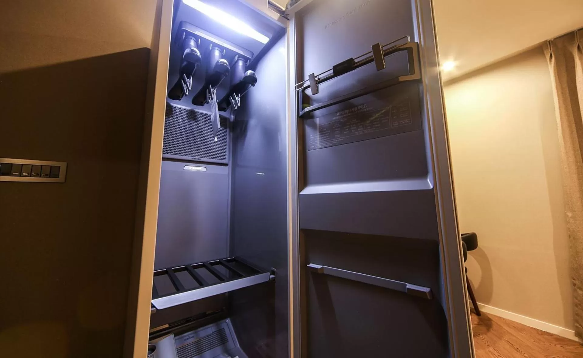 wardrobe in Maron Hotel Nampo