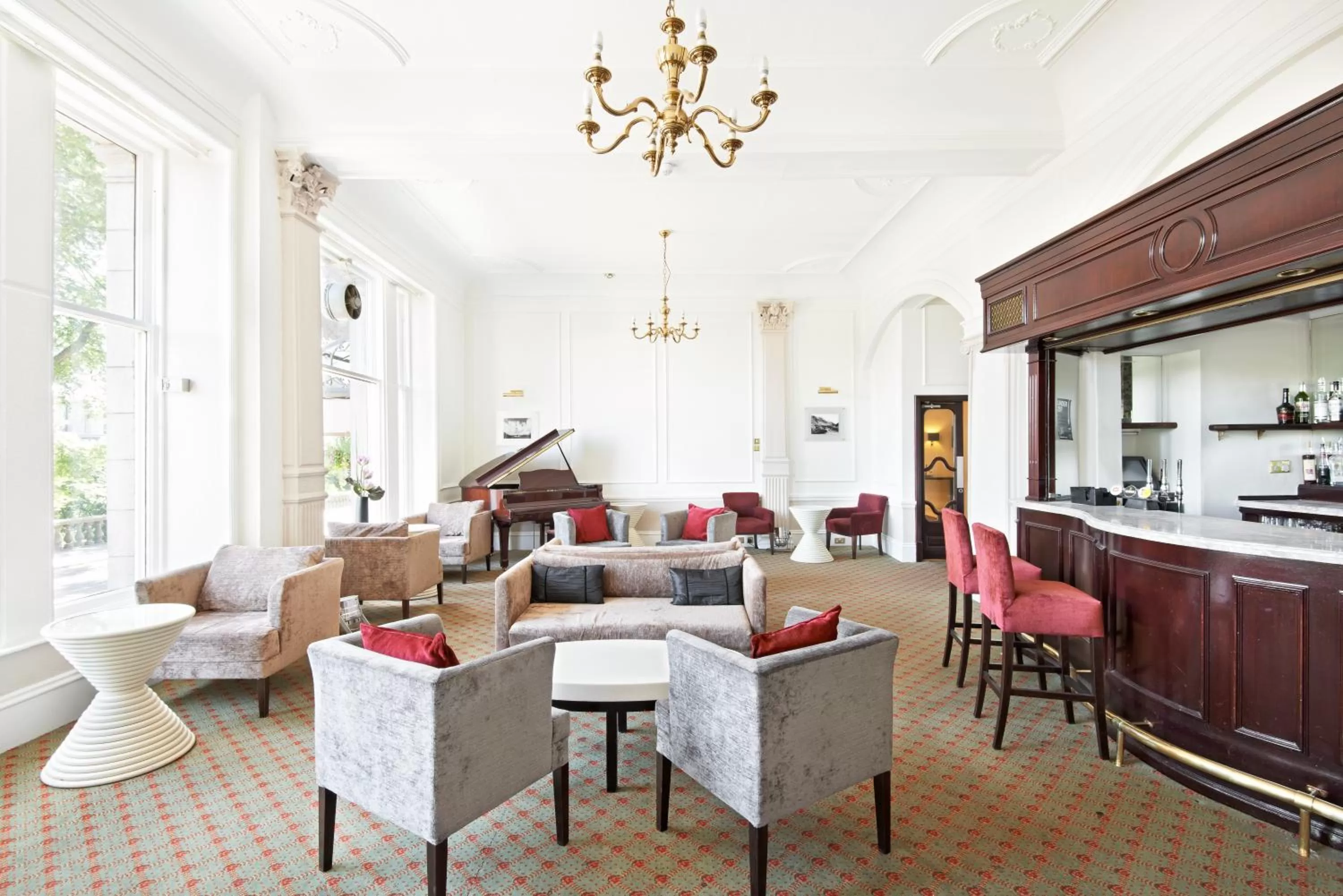 Lounge or bar in Mercure Aberdeen Caledonian Hotel