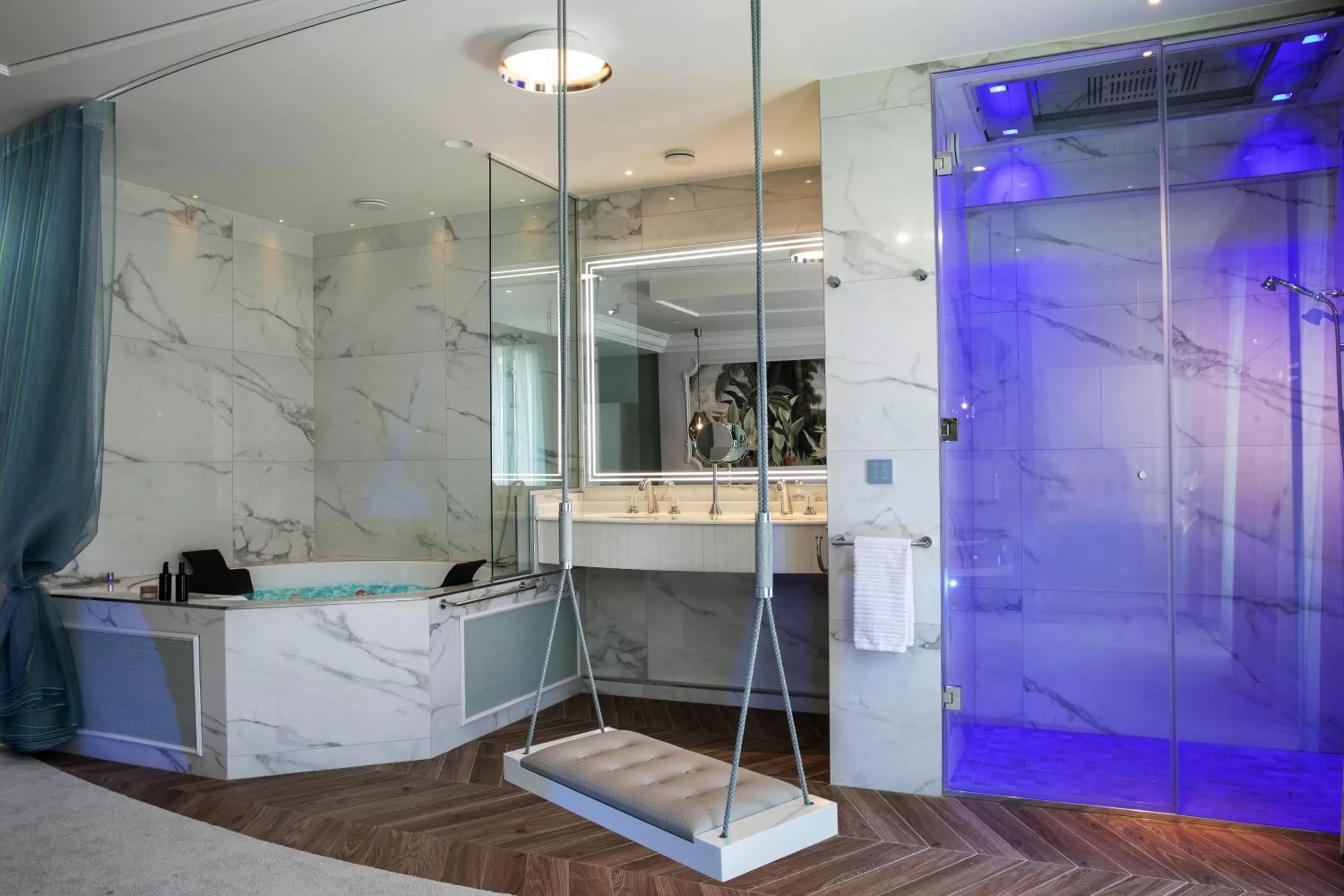 Bathroom in Paris j'Adore Hotel & Spa