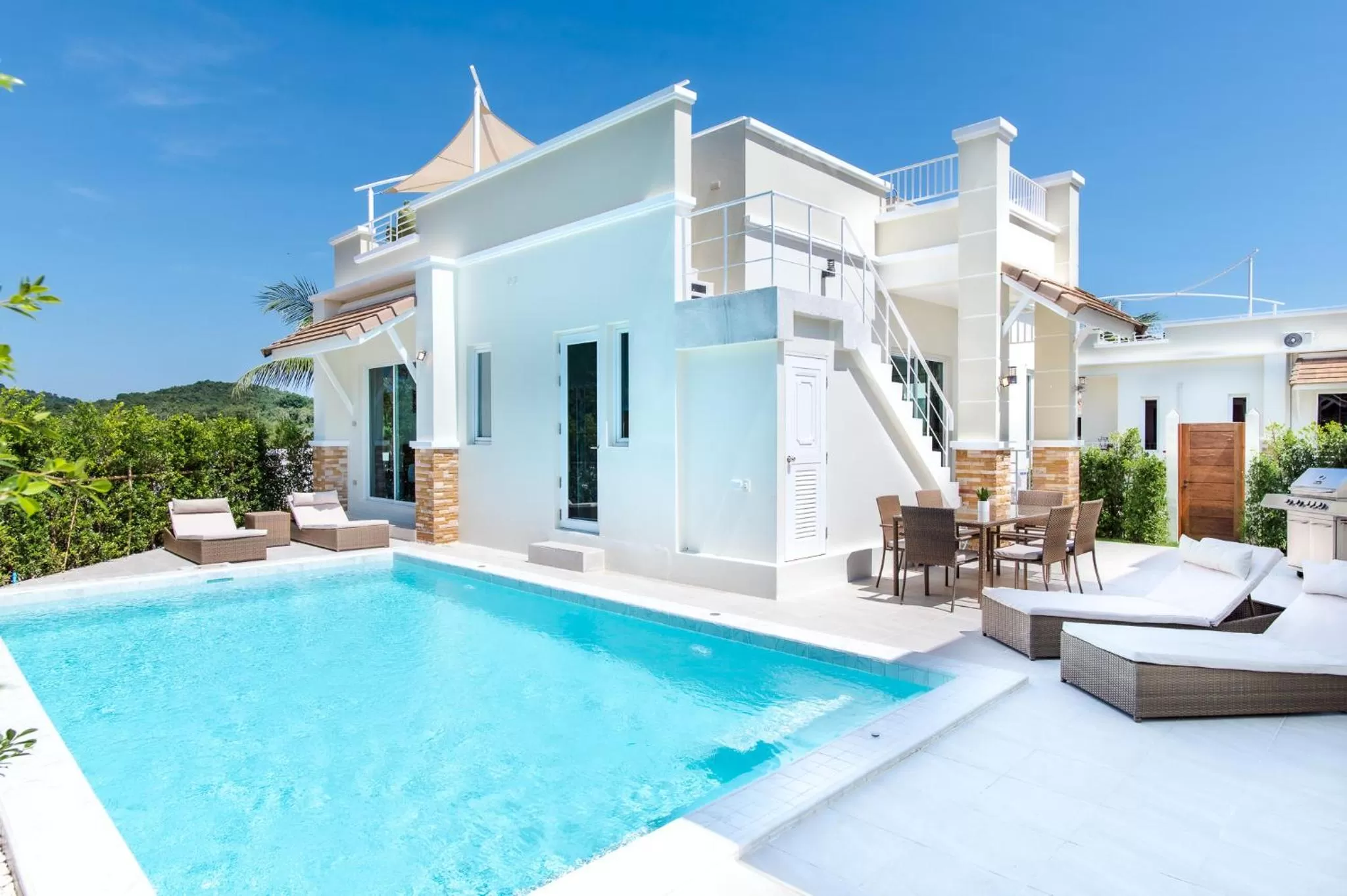 Property building in Oriental Beach Pearl Resort