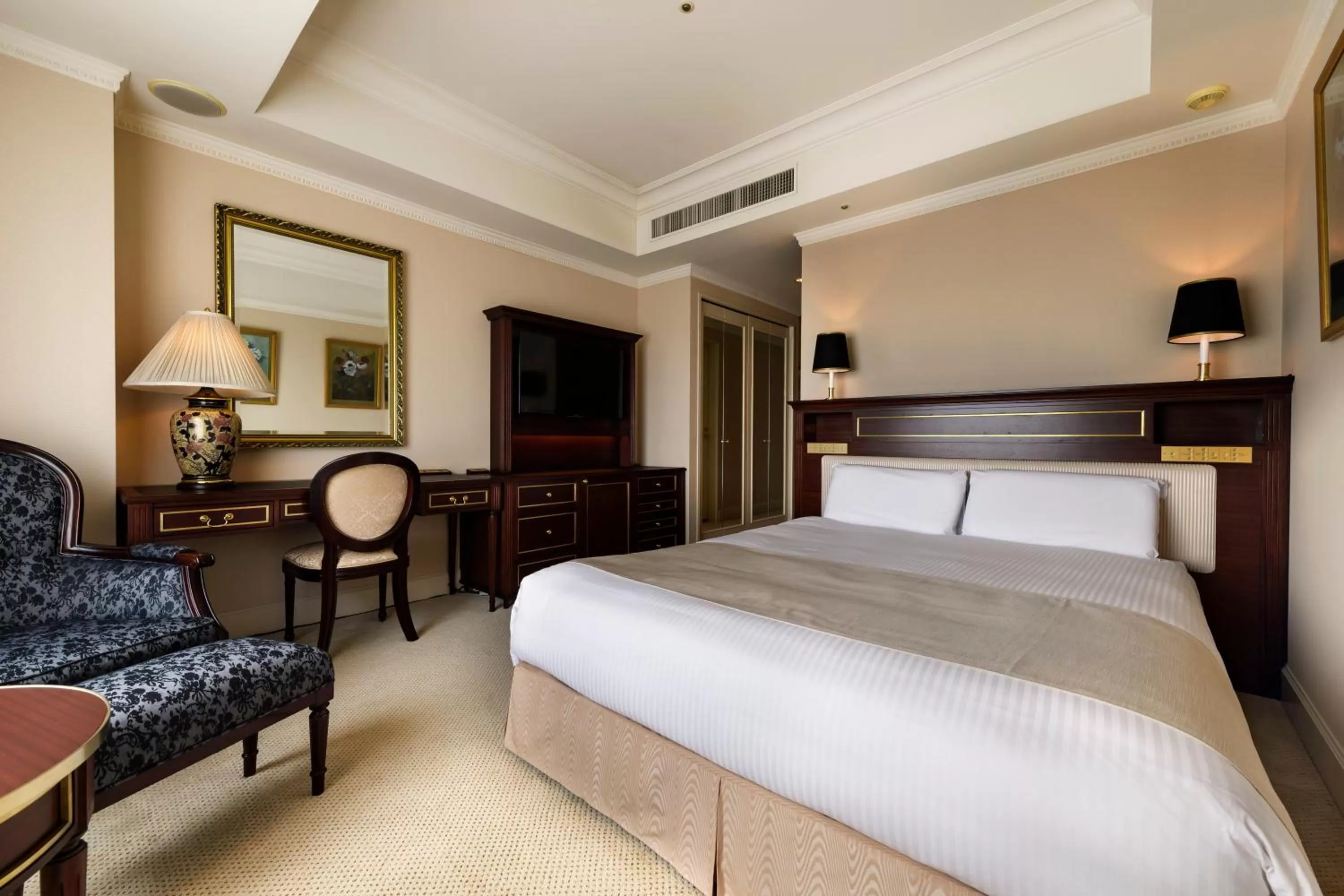 Photo of the whole room, Bed in Dai-ichi Hotel Tokyo