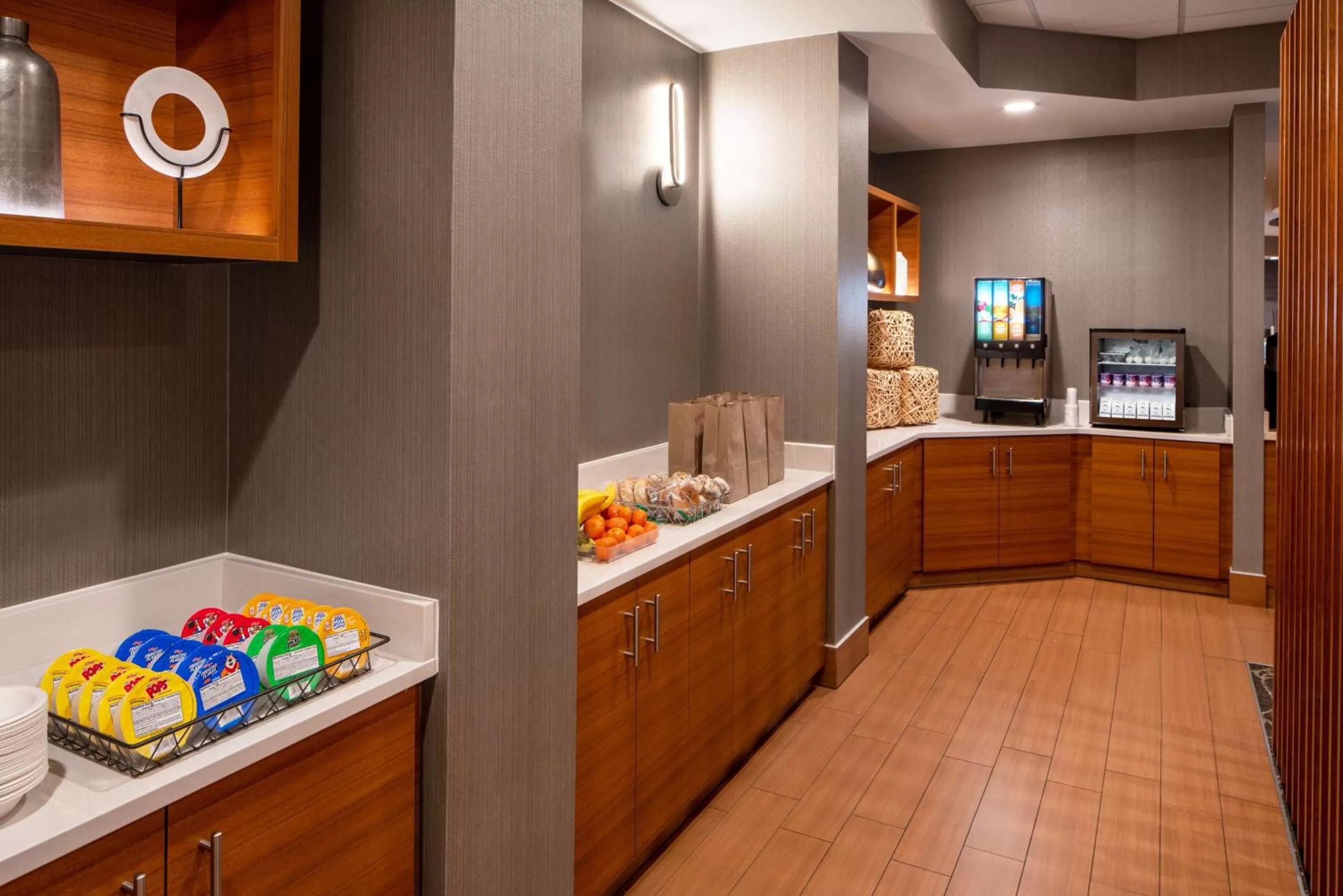 Restaurant/places to eat in Sonesta Select Nashville Airport Suites