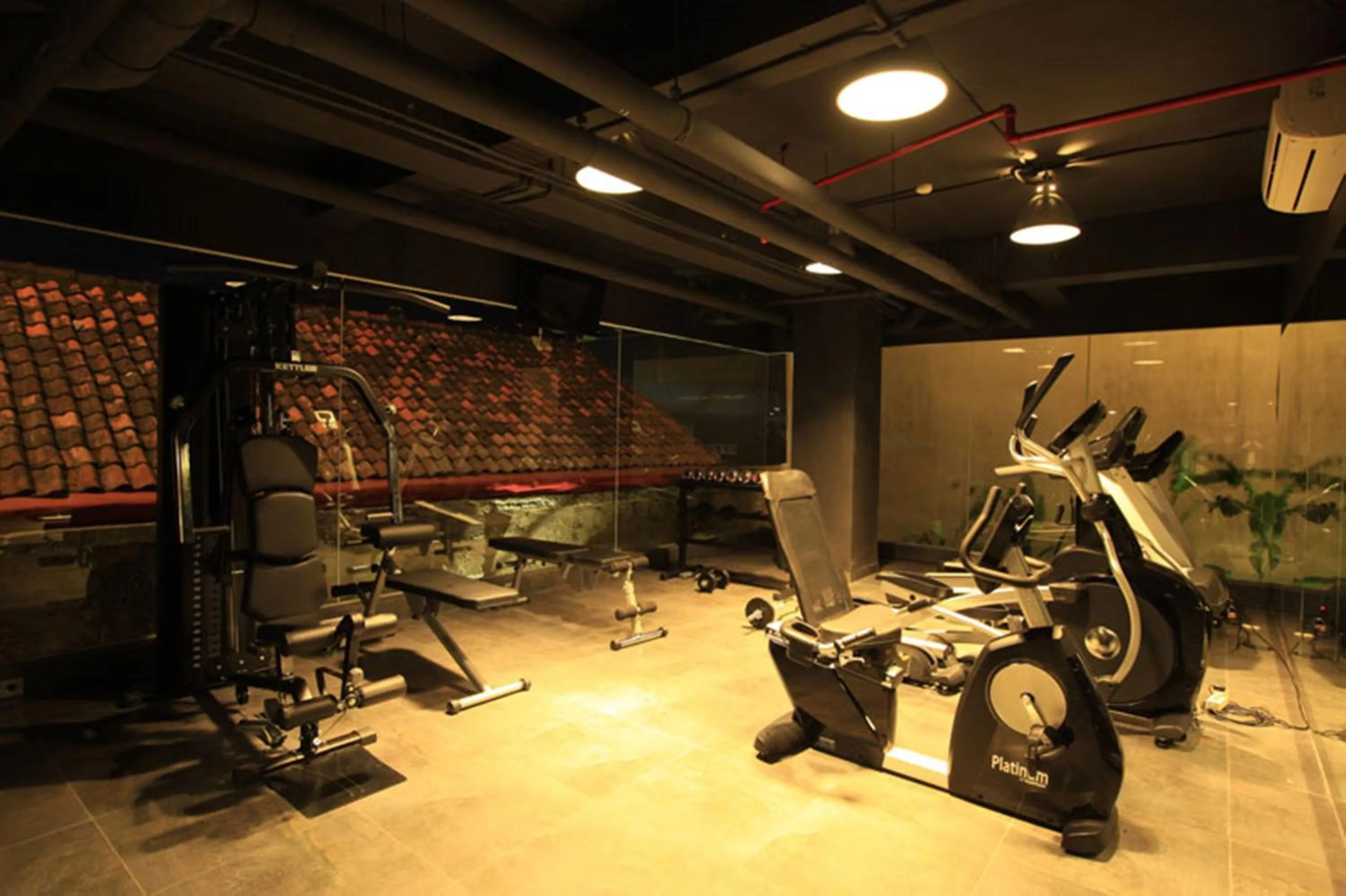 Fitness centre/facilities in Bedrock Hotel Kuta