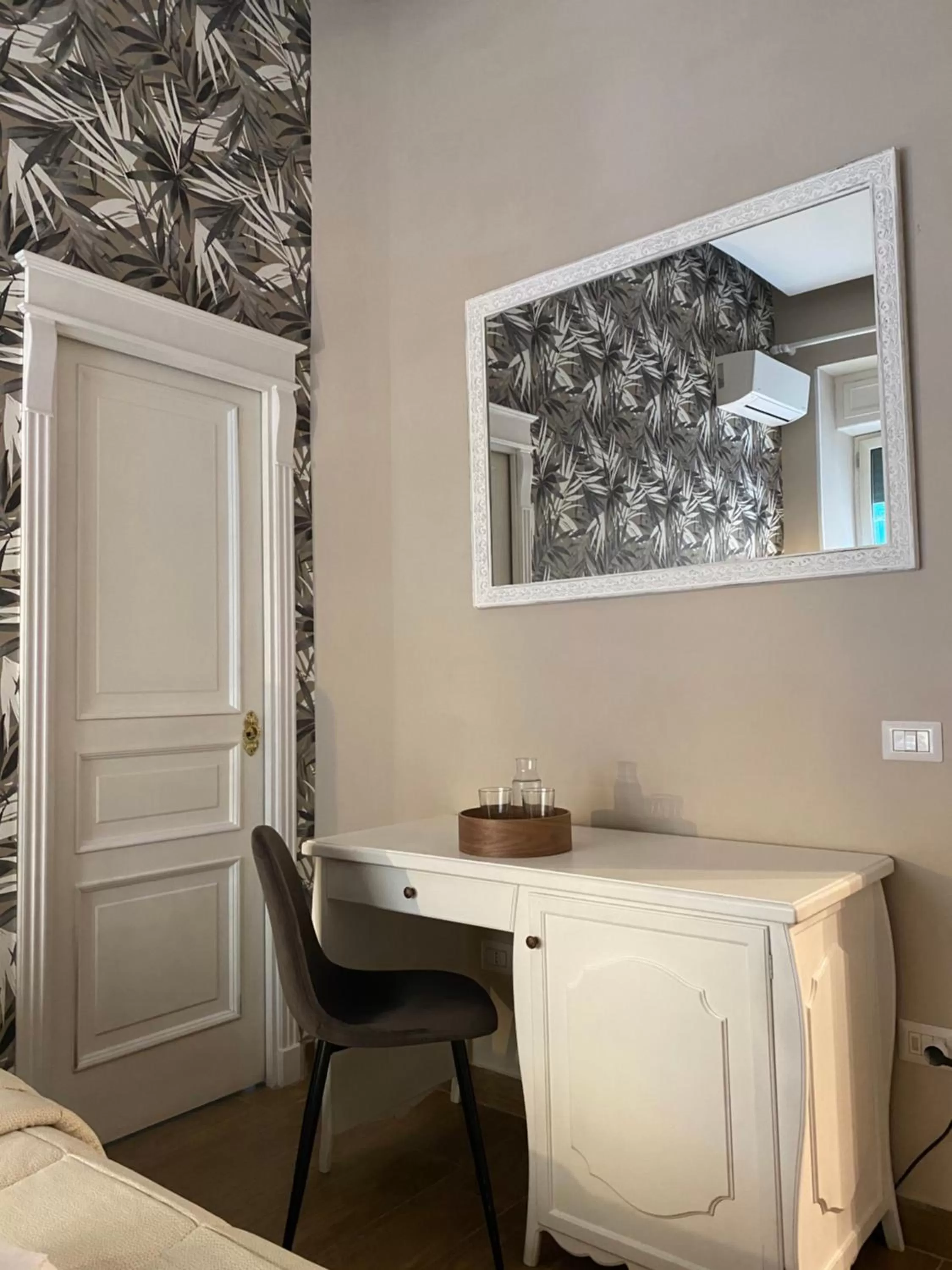 Decorative detail, Kitchen/Kitchenette in B&B Partenopeo