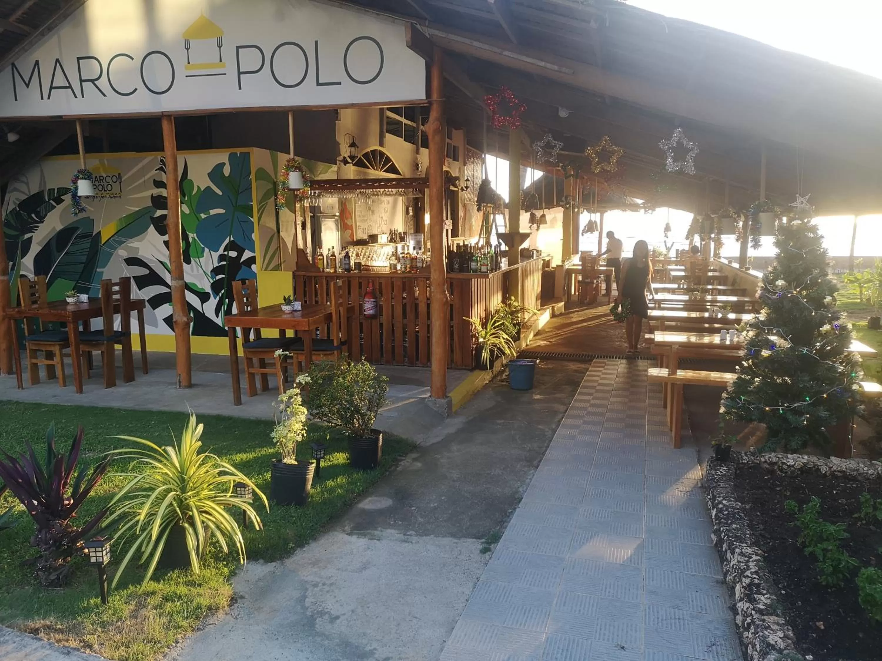 Restaurant/places to eat in Room-Cola Inn