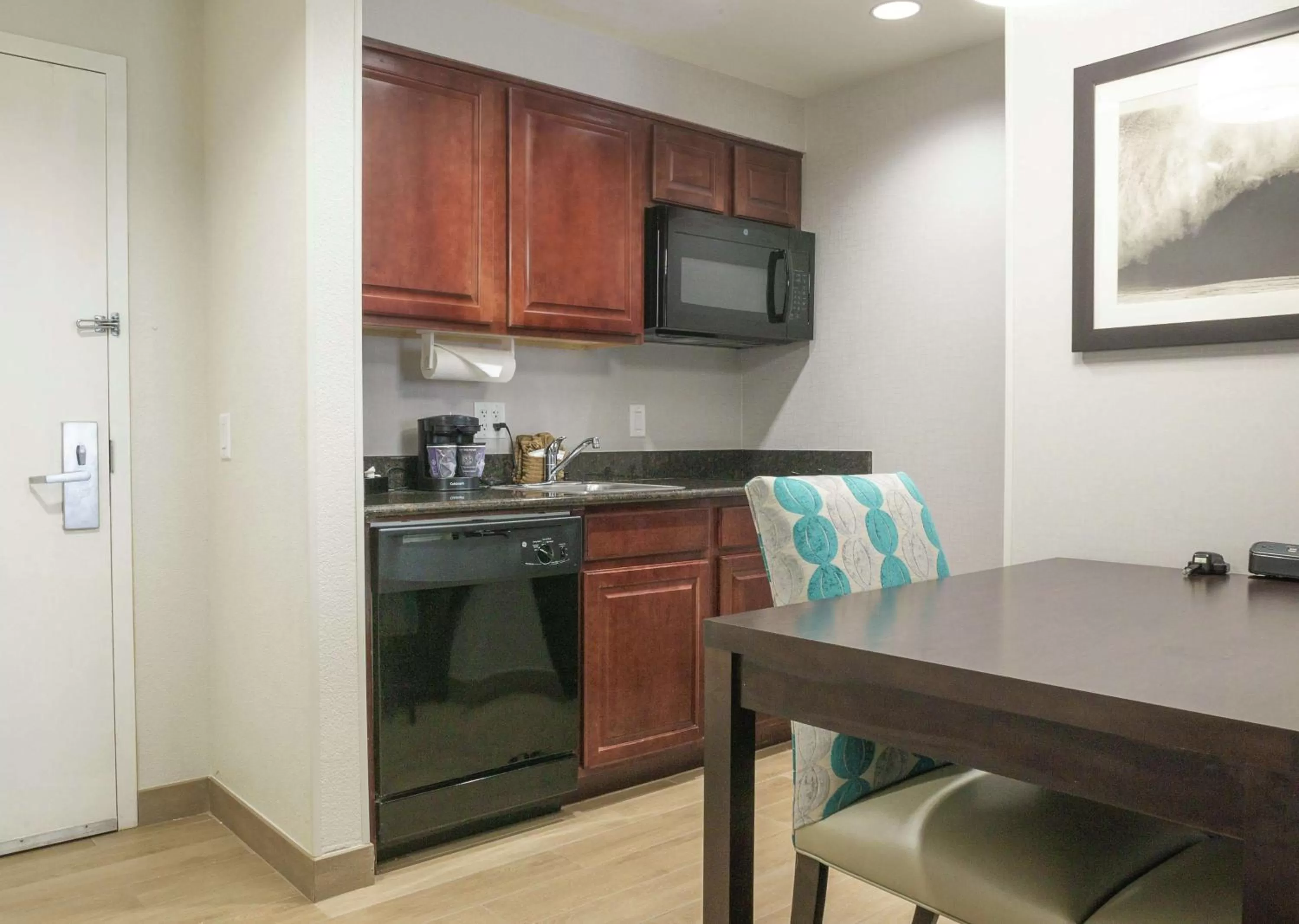 Kitchen or kitchenette in Homewood Suites by Hilton Miami - Airport West
