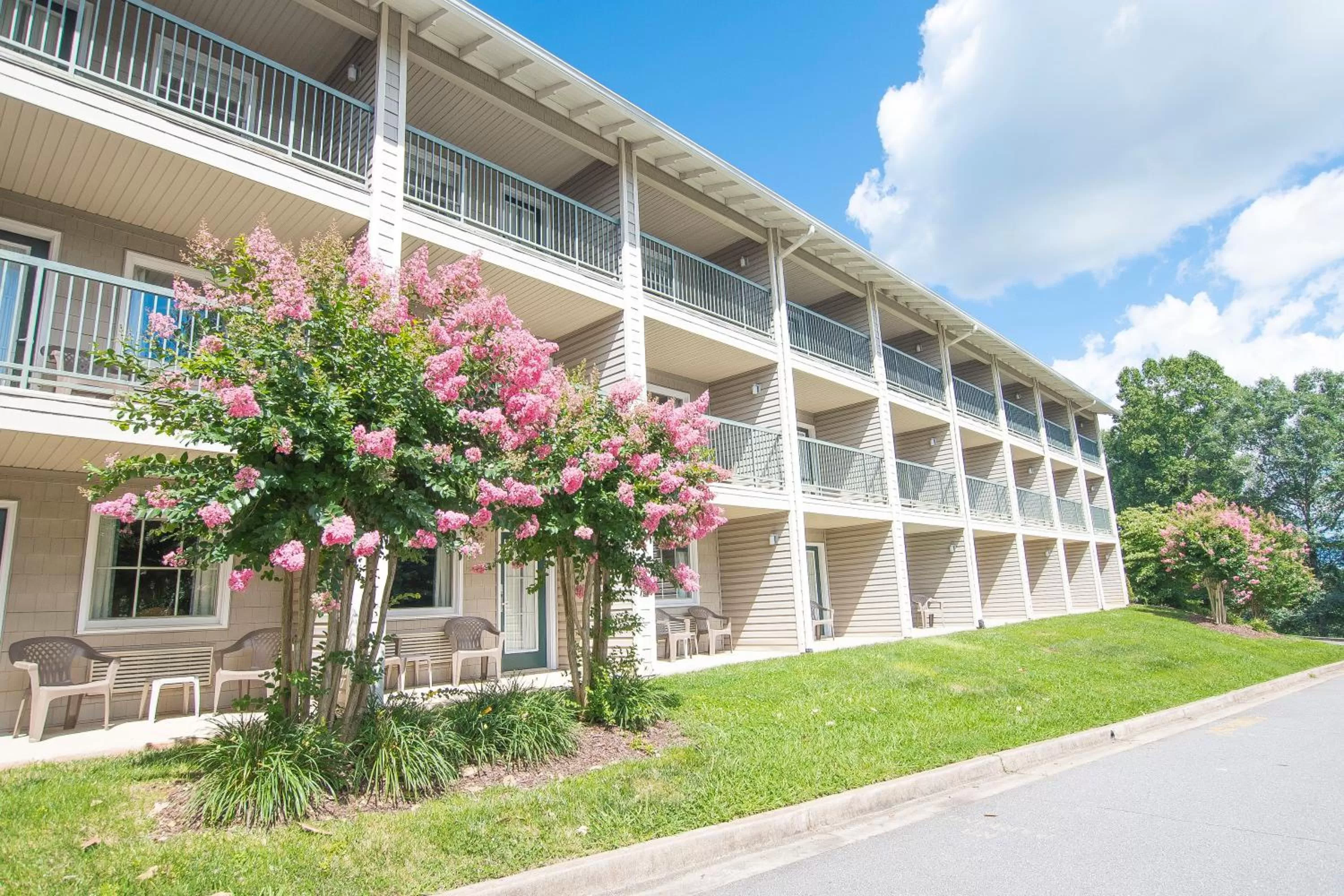 Property building in Lake Chatuge Lodge