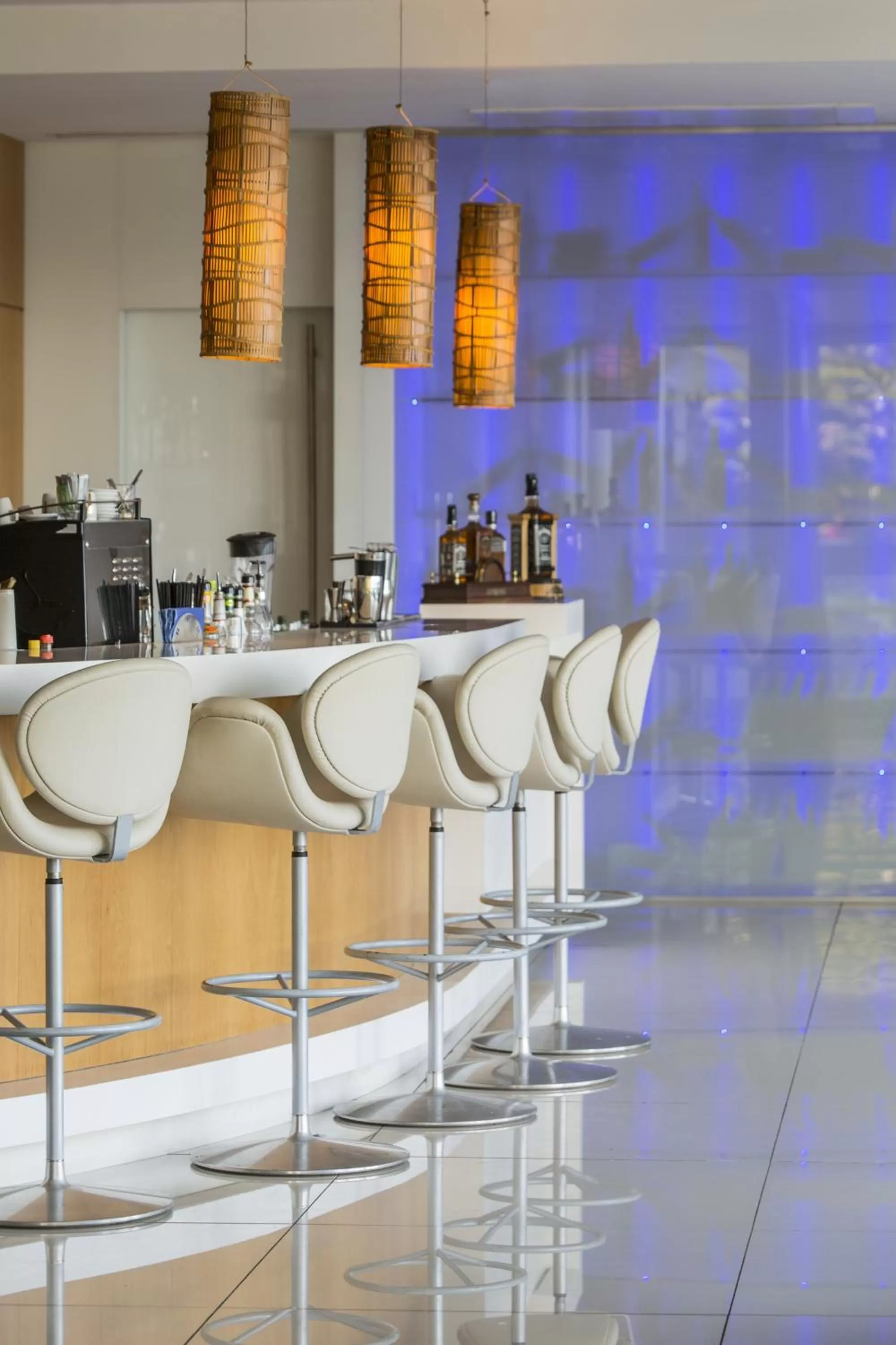 Lounge or bar in Chateau Royal Beach Resort & Spa, Noumea