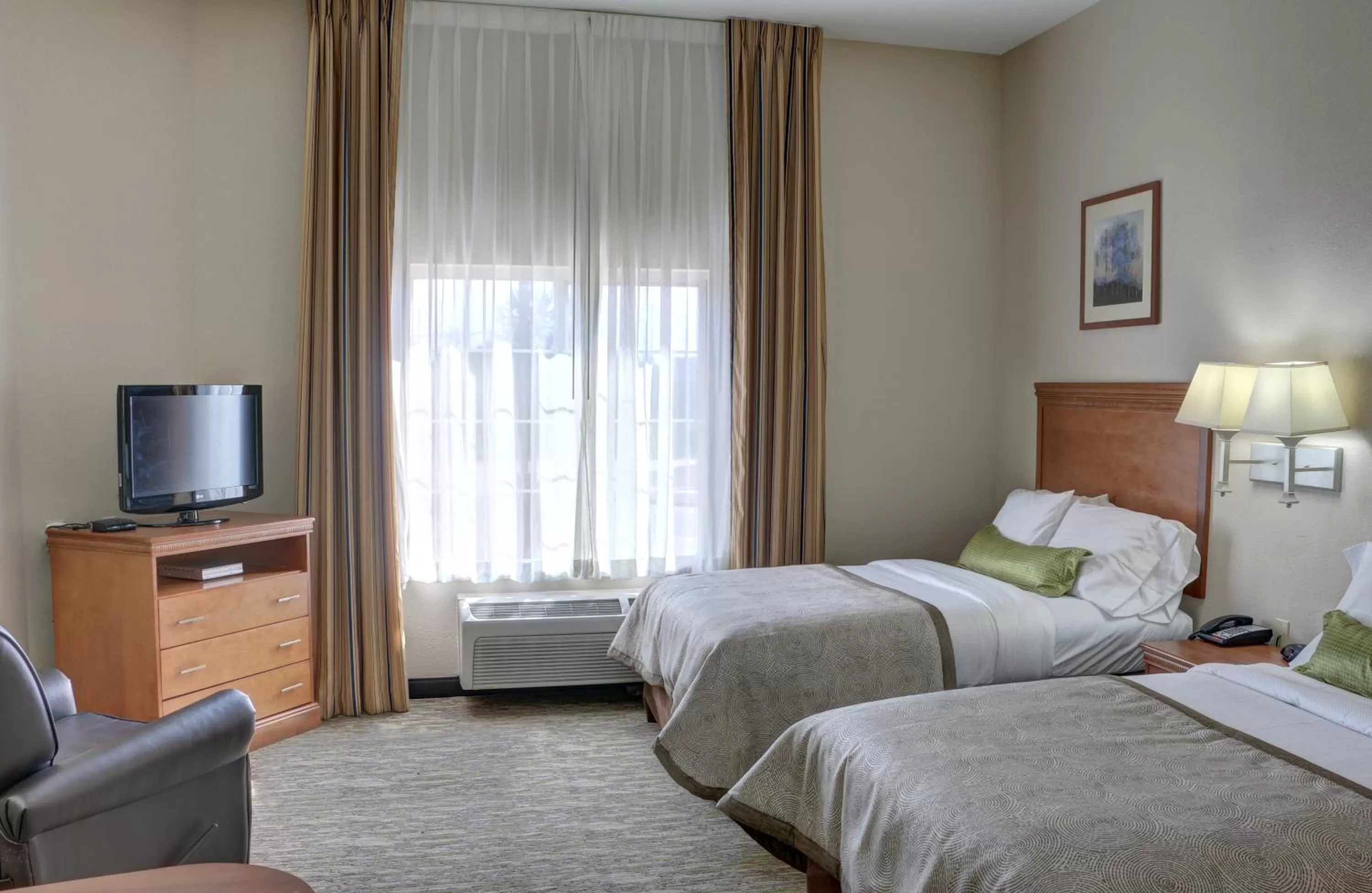 Photo of the whole room, Bed in Candlewood Suites Texarkana by IHG