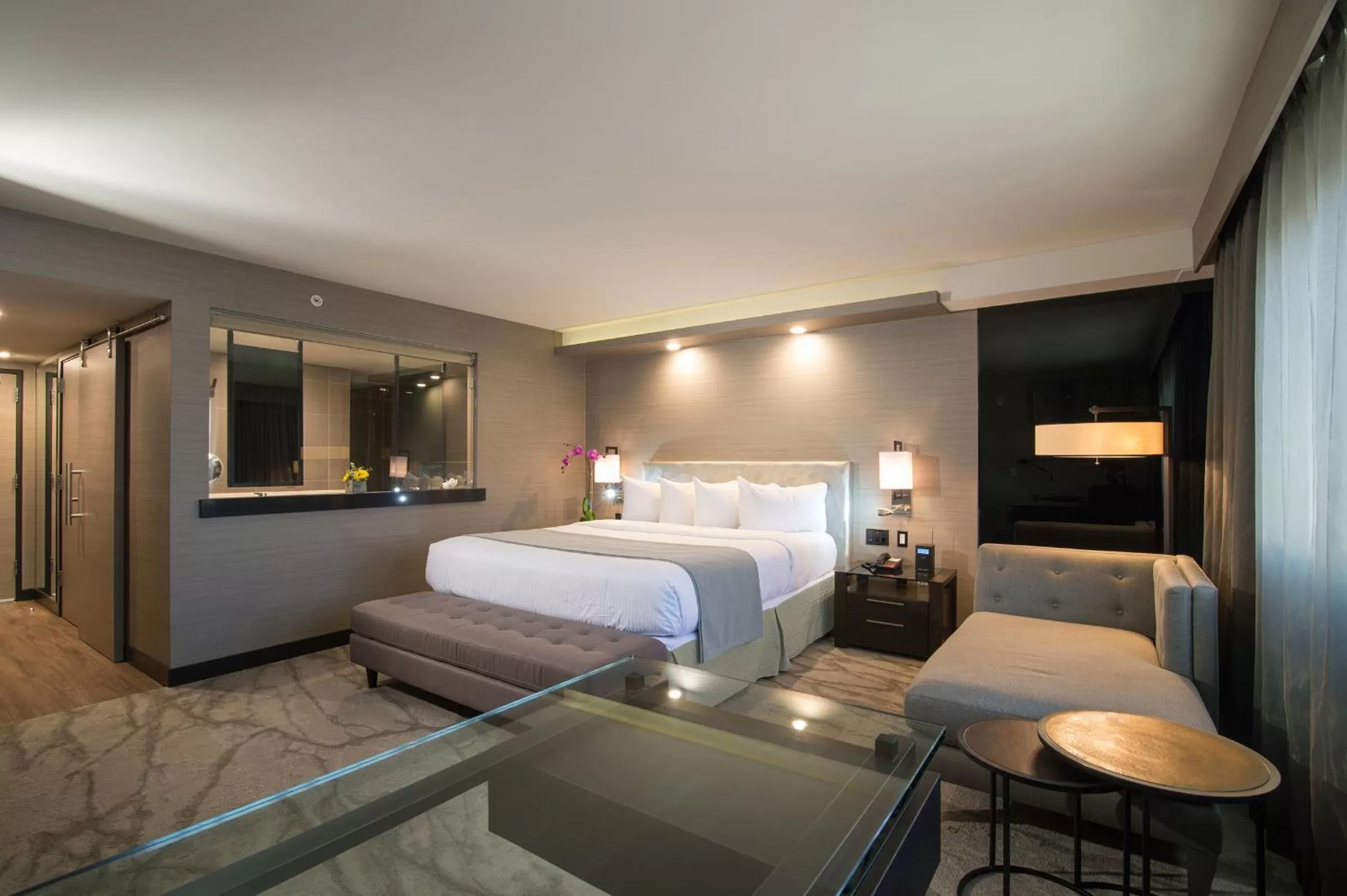 Bed in Miyako Hotel Los Angeles