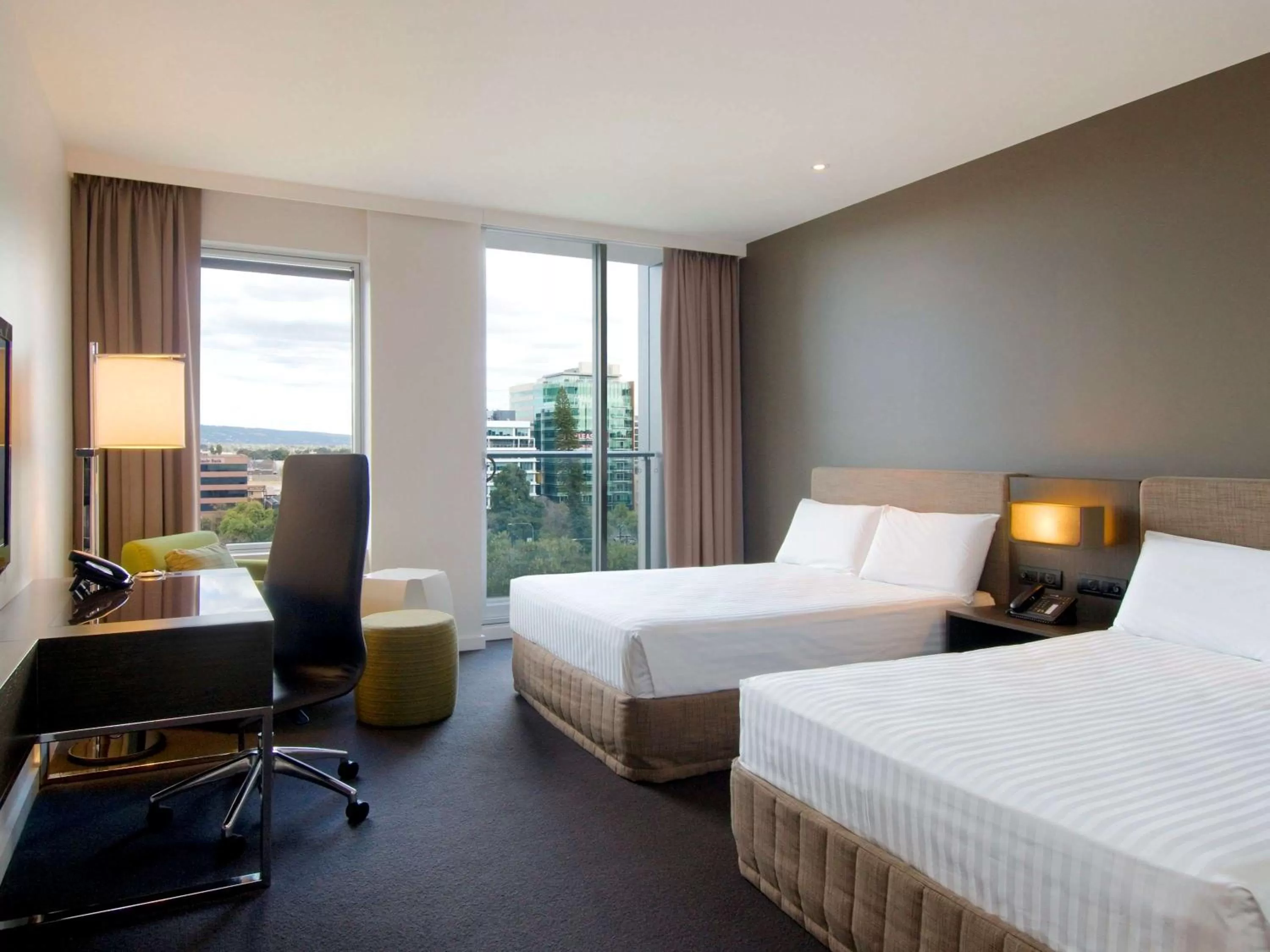 Photo of the whole room, Bed in Pullman Adelaide