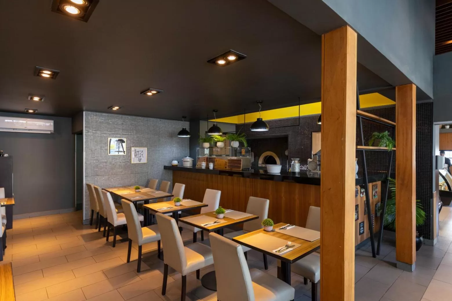 Restaurant/places to eat in Best Western Premier Marina Las Condes