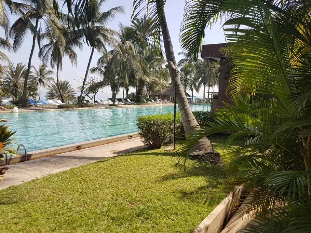 Swimming pool in Hotel Jardin Savana Dakar